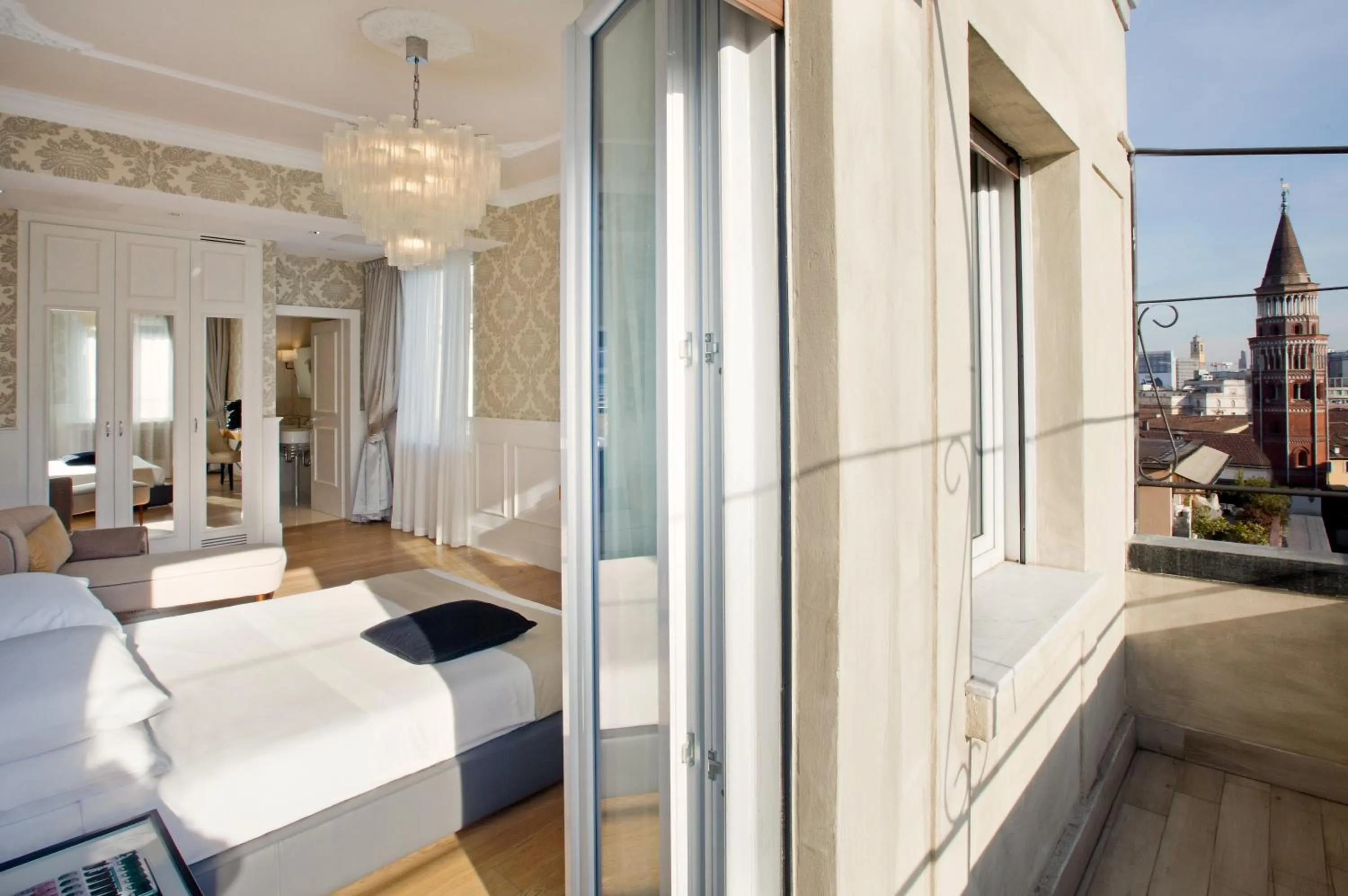 City view, Bed in Suite Milano Duomo