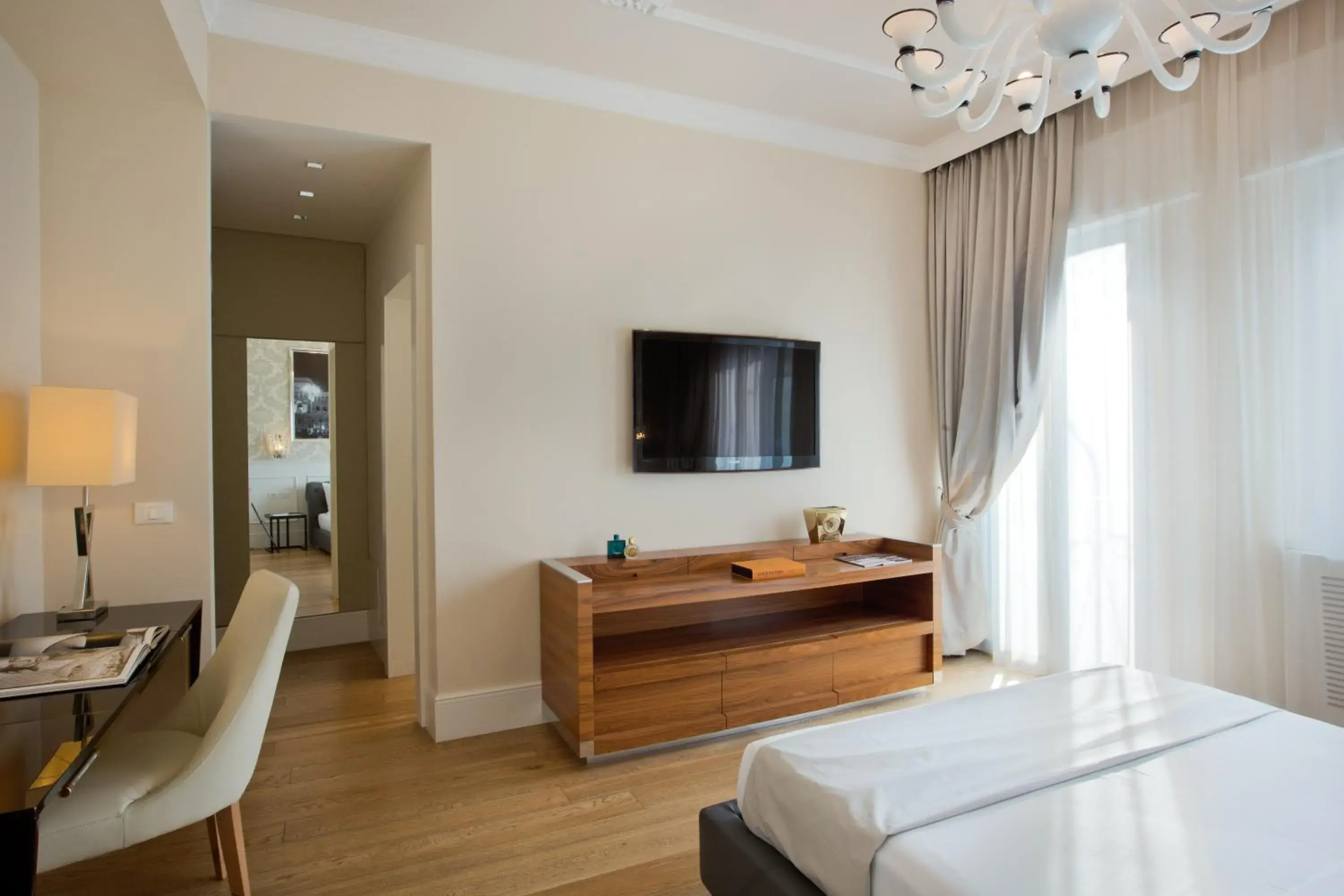 Communal lounge/ TV room, Bed in Suite Milano Duomo Communal lounge/ TV room, Bed in Suite Milano Duomo