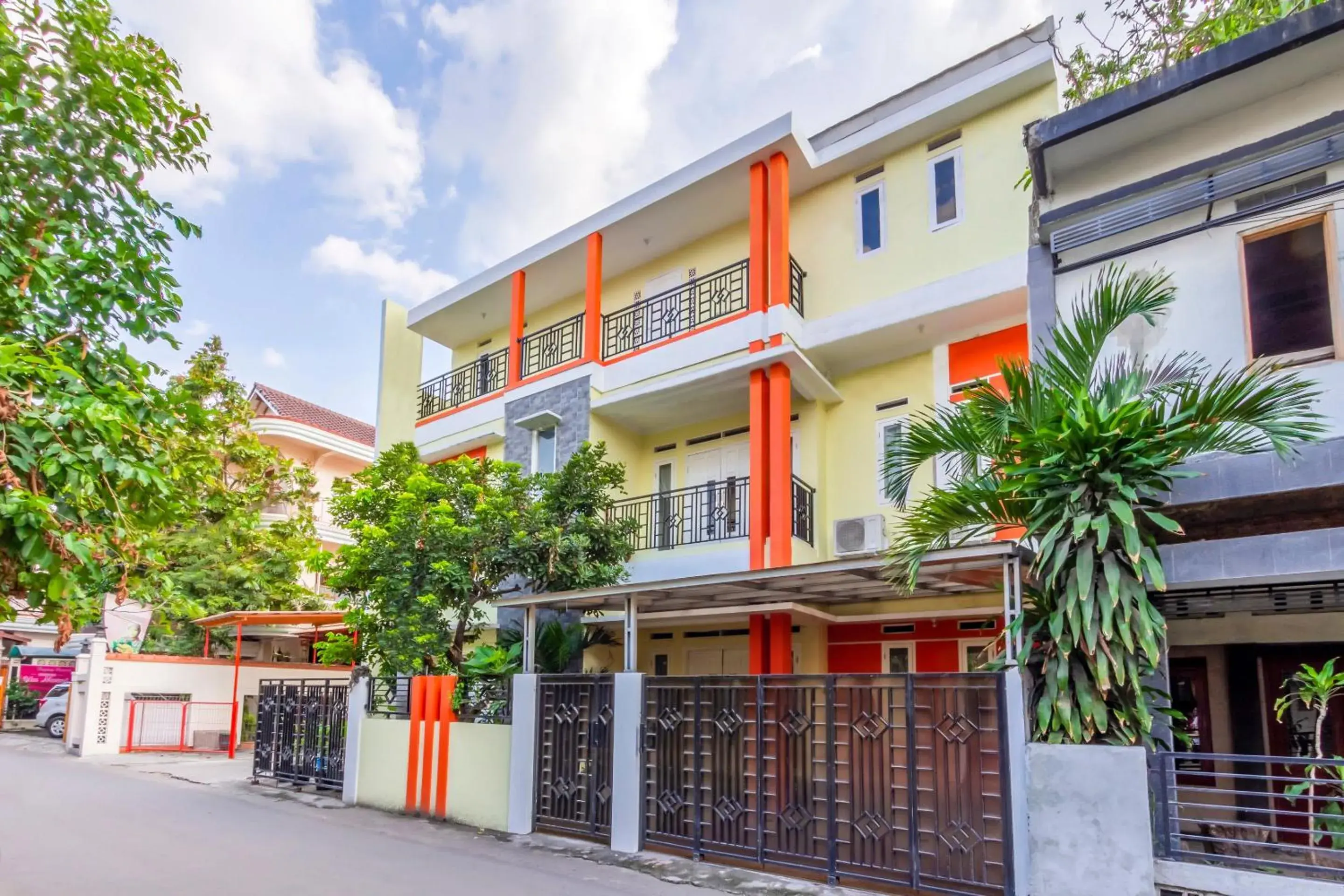Facade/entrance in Hotel O Yogyakarta near Universitas Gadjah Mada formerly Sellinas Guesthouse Facade/entrance in Hotel O Yogyakarta near Universitas Gadjah Mada formerly Sellinas Guesthouse