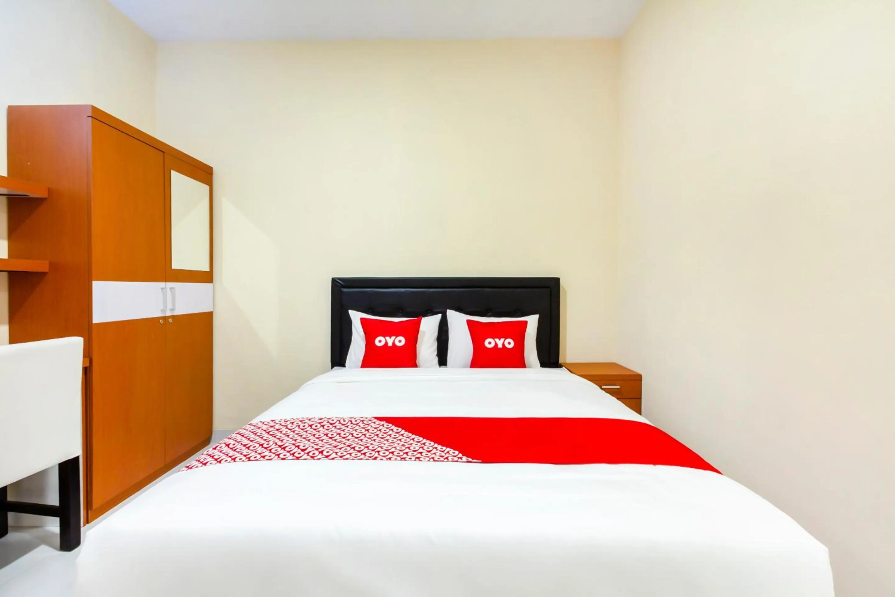 Bedroom, Bed in Hotel O Yogyakarta near Universitas Gadjah Mada formerly Sellinas Guesthouse