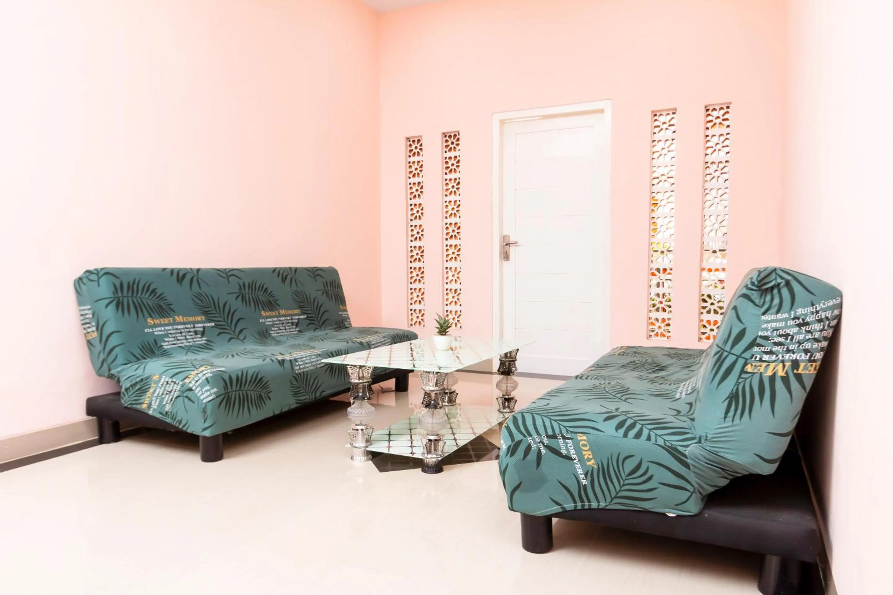 Lobby or reception in Hotel O Yogyakarta near Universitas Gadjah Mada formerly Sellinas Guesthouse