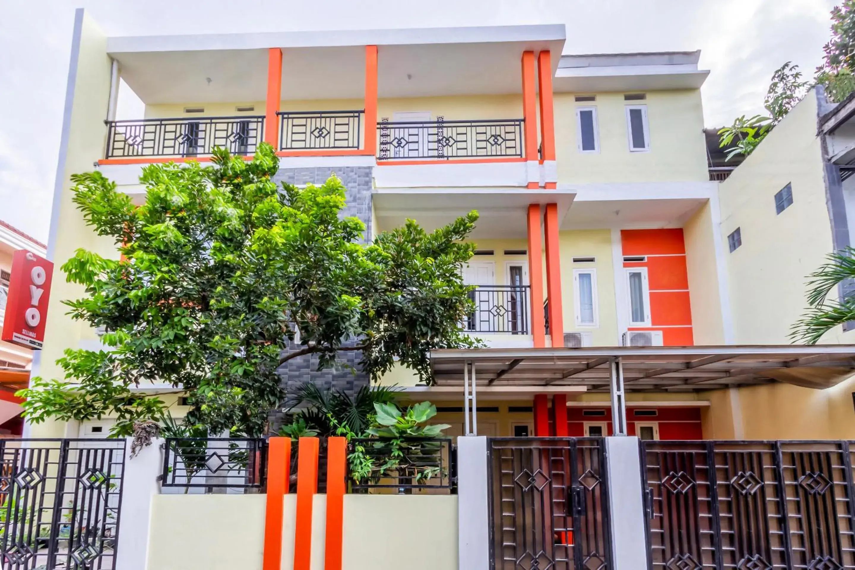 Facade/entrance in Hotel O Yogyakarta near Universitas Gadjah Mada formerly Sellinas Guesthouse Facade/entrance in Hotel O Yogyakarta near Universitas Gadjah Mada formerly Sellinas Guesthouse