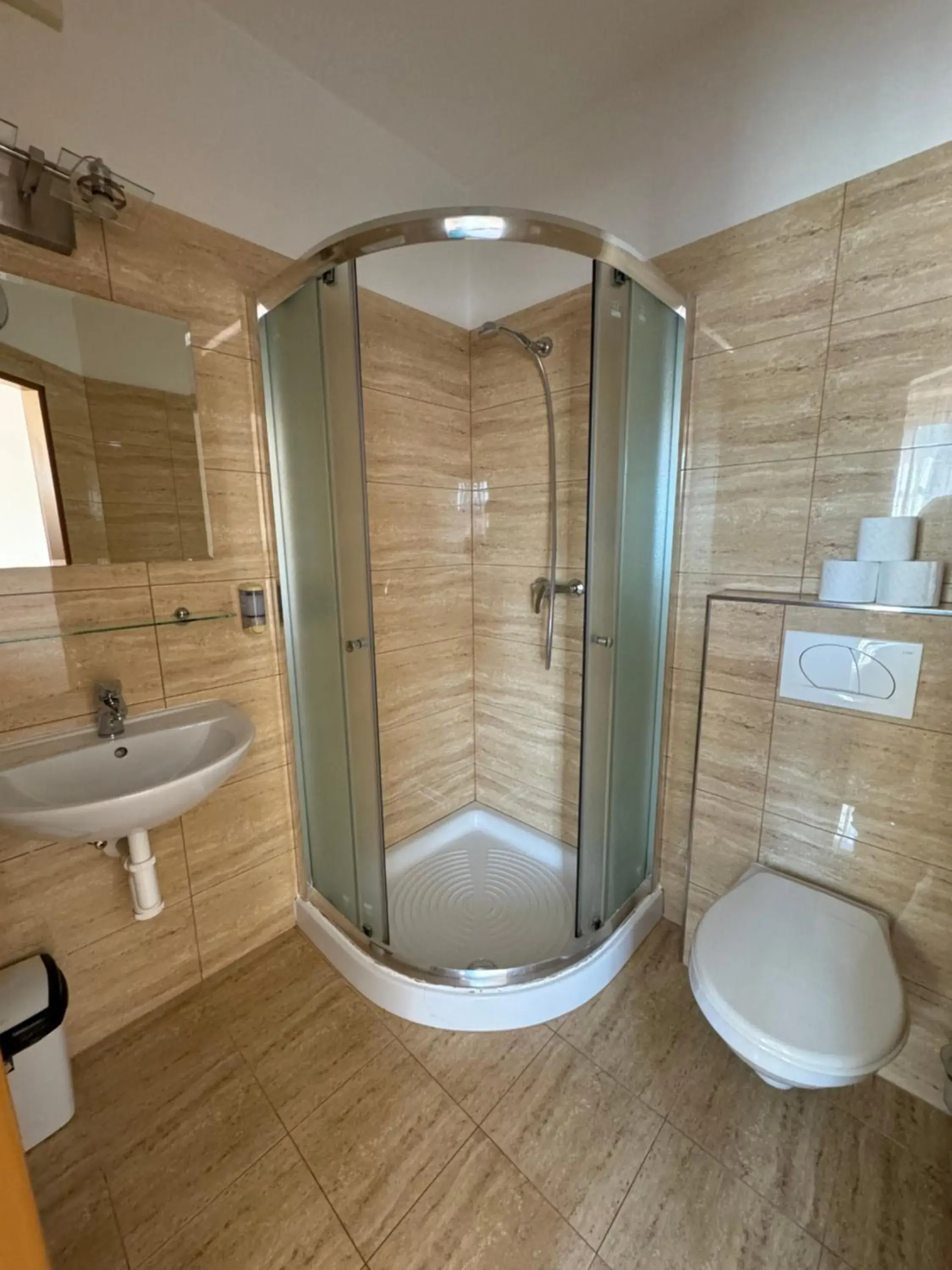 Double or Twin Room in Pension Euro Double or Twin Room in Pension Euro