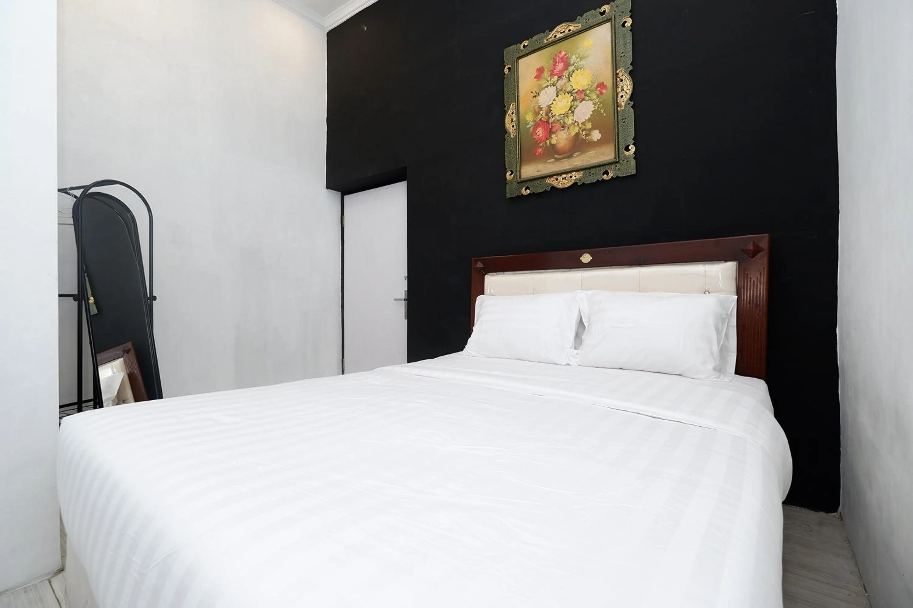 Deluxe Room in Perdana Kasih Hotel Pemuda Klaten Mitra RedDoorz