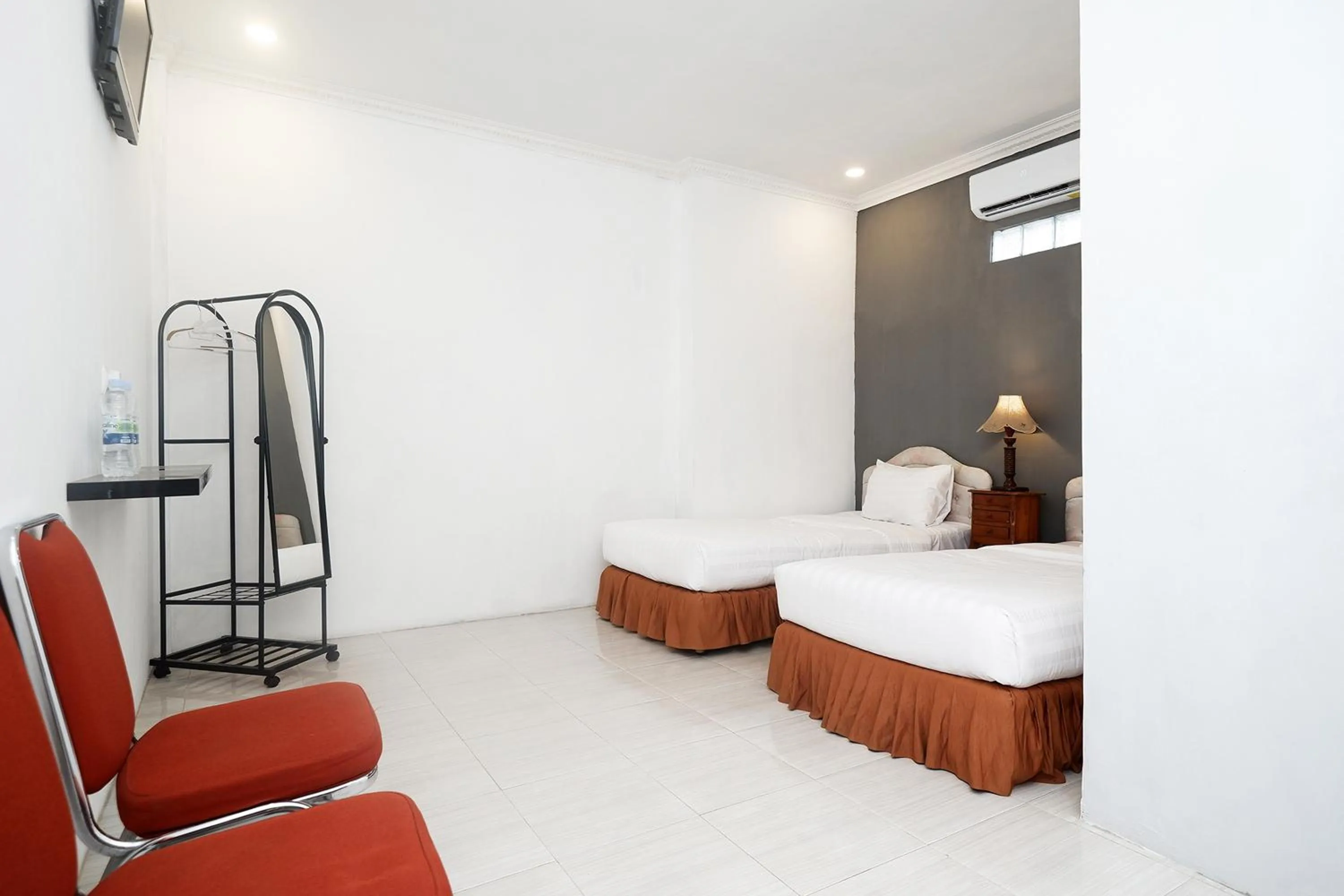 Superior Twin Room in Perdana Kasih Hotel Pemuda Klaten Mitra RedDoorz