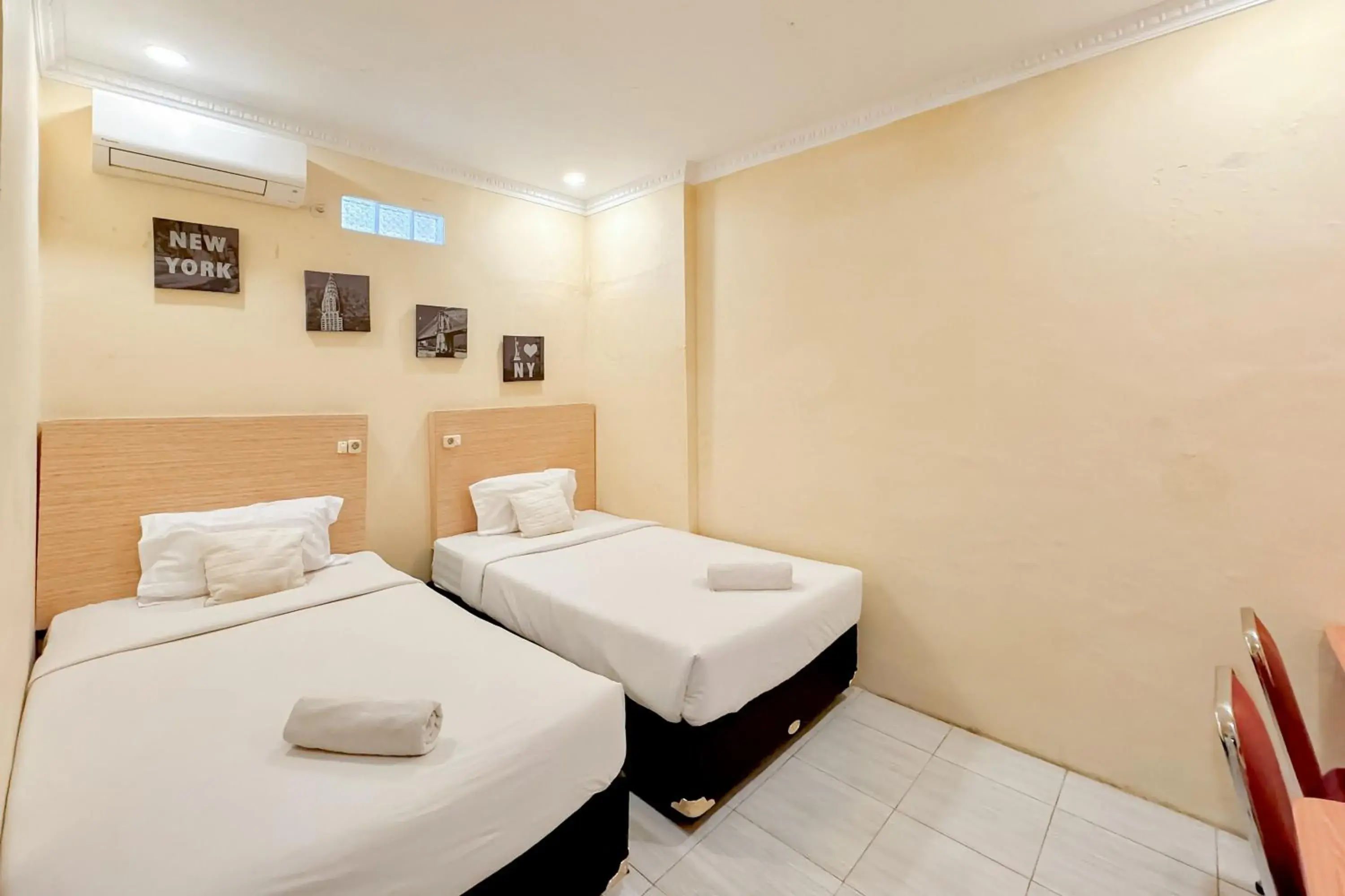 Bedroom, Bed in Perdana Kasih Hotel Pemuda Klaten Mitra RedDoorz Bedroom, Bed in Perdana Kasih Hotel Pemuda Klaten Mitra RedDoorz