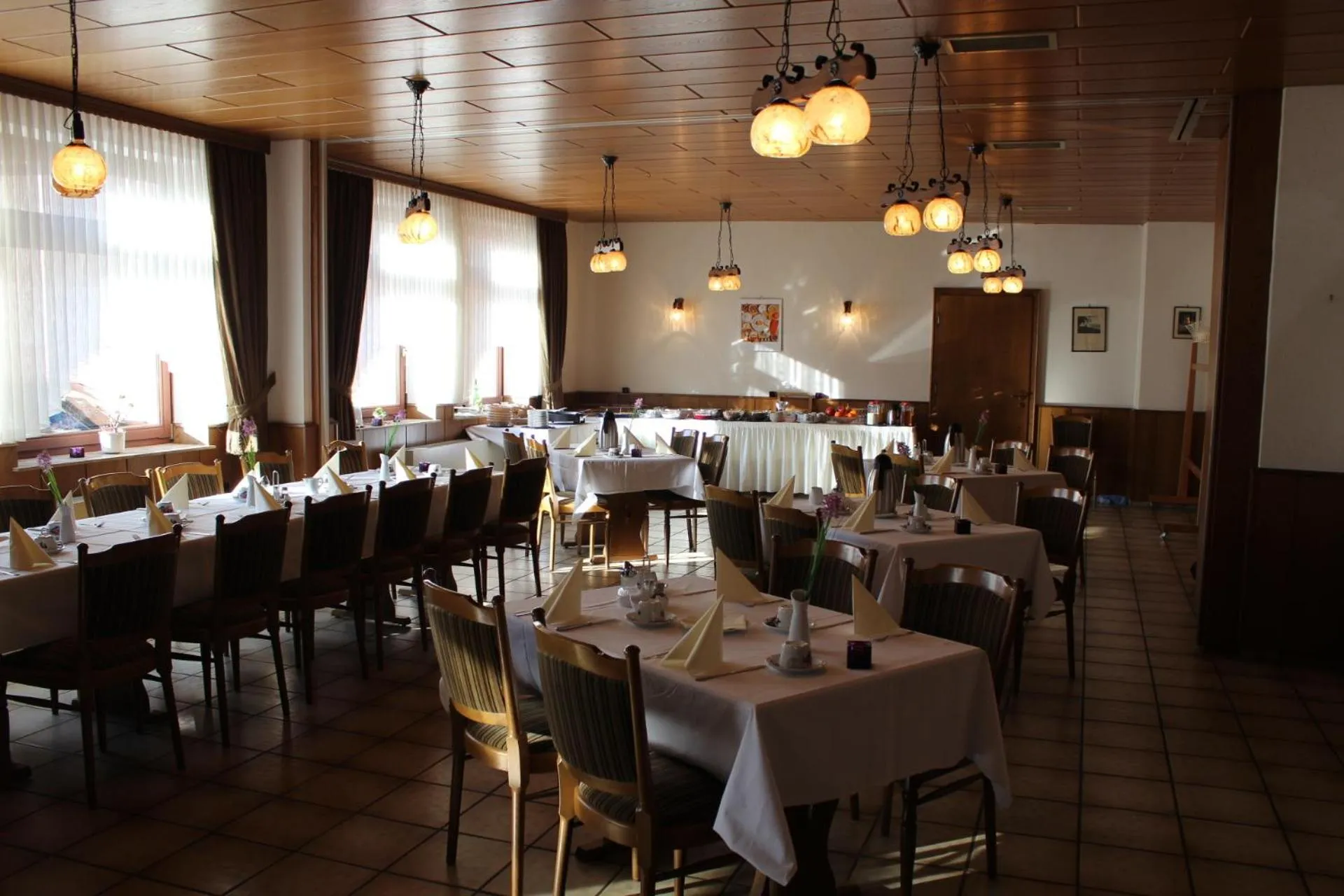 Restaurant/places to eat in Hotel Ceteno