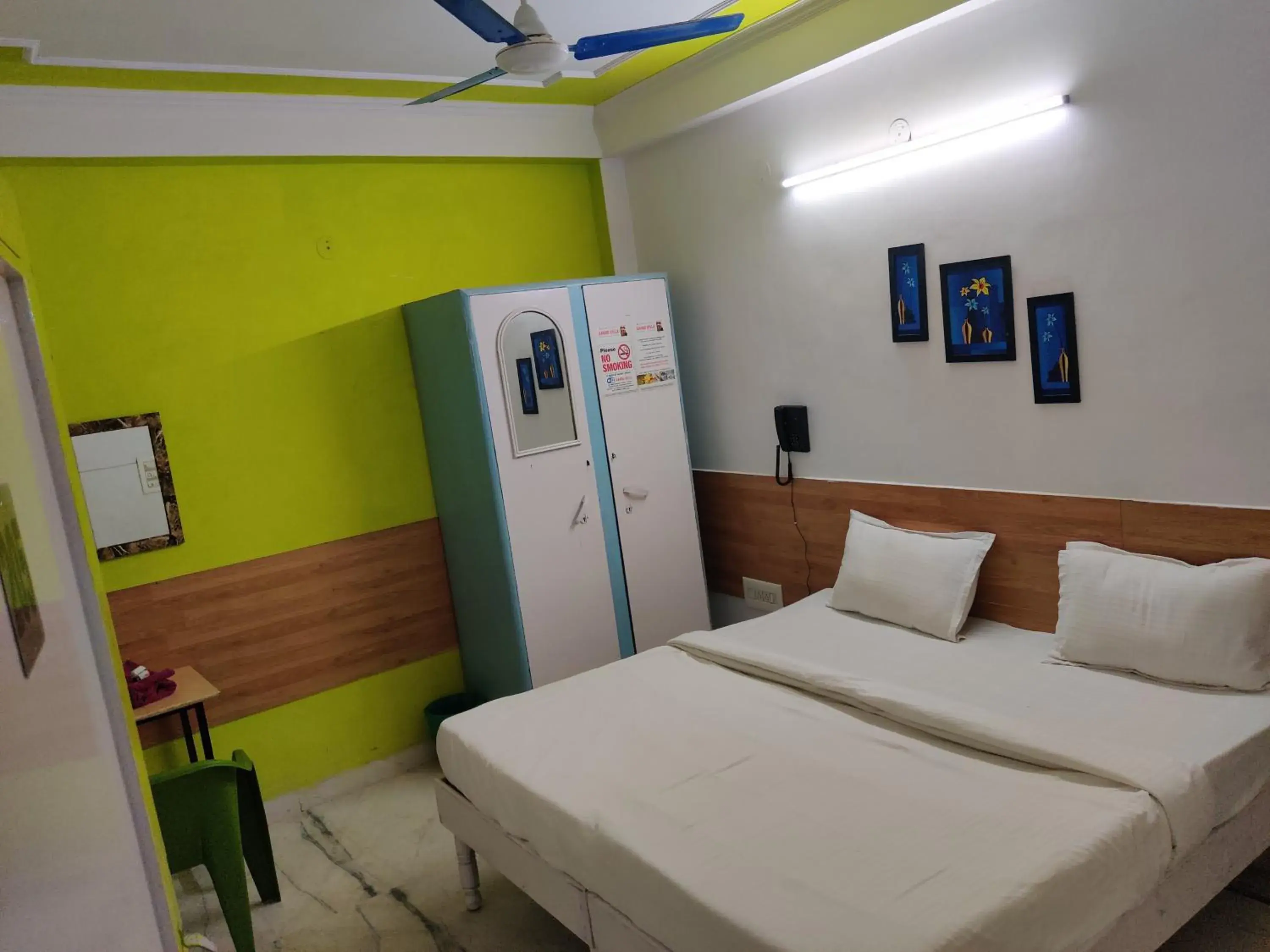 Deluxe Double Room in Anand Villa One Deluxe Double Room in Anand Villa One