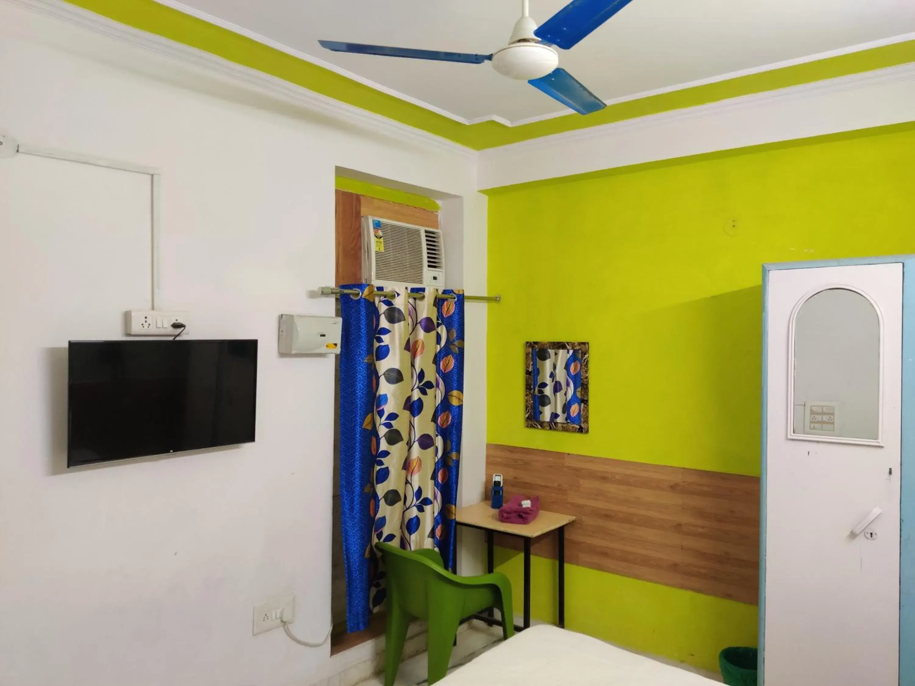 Deluxe Double Room in Anand Villa One Deluxe Double Room in Anand Villa One