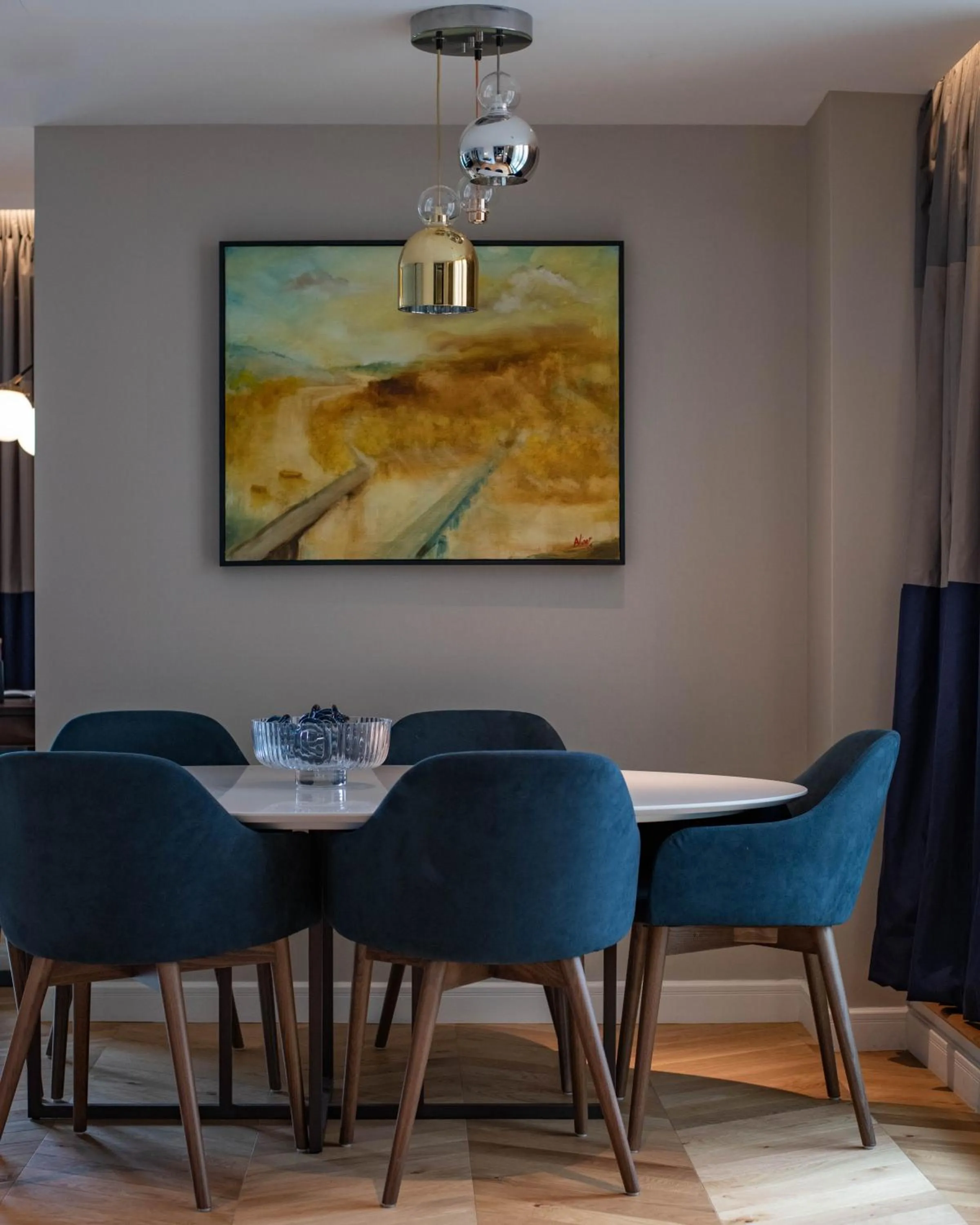 Dining area in The Guardsman - Preferred Hotels and Resorts