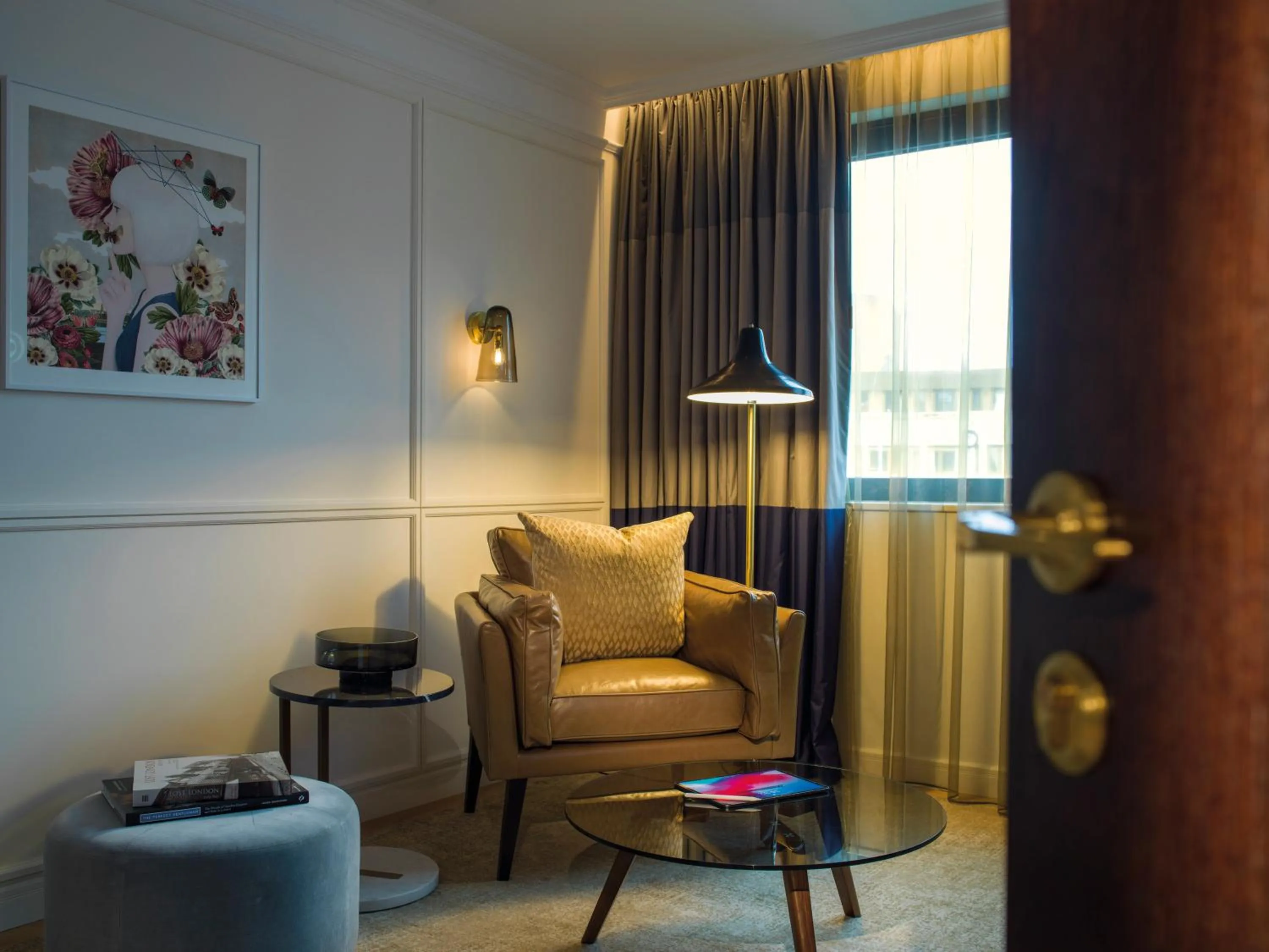 Seating area in The Guardsman - Preferred Hotels and Resorts