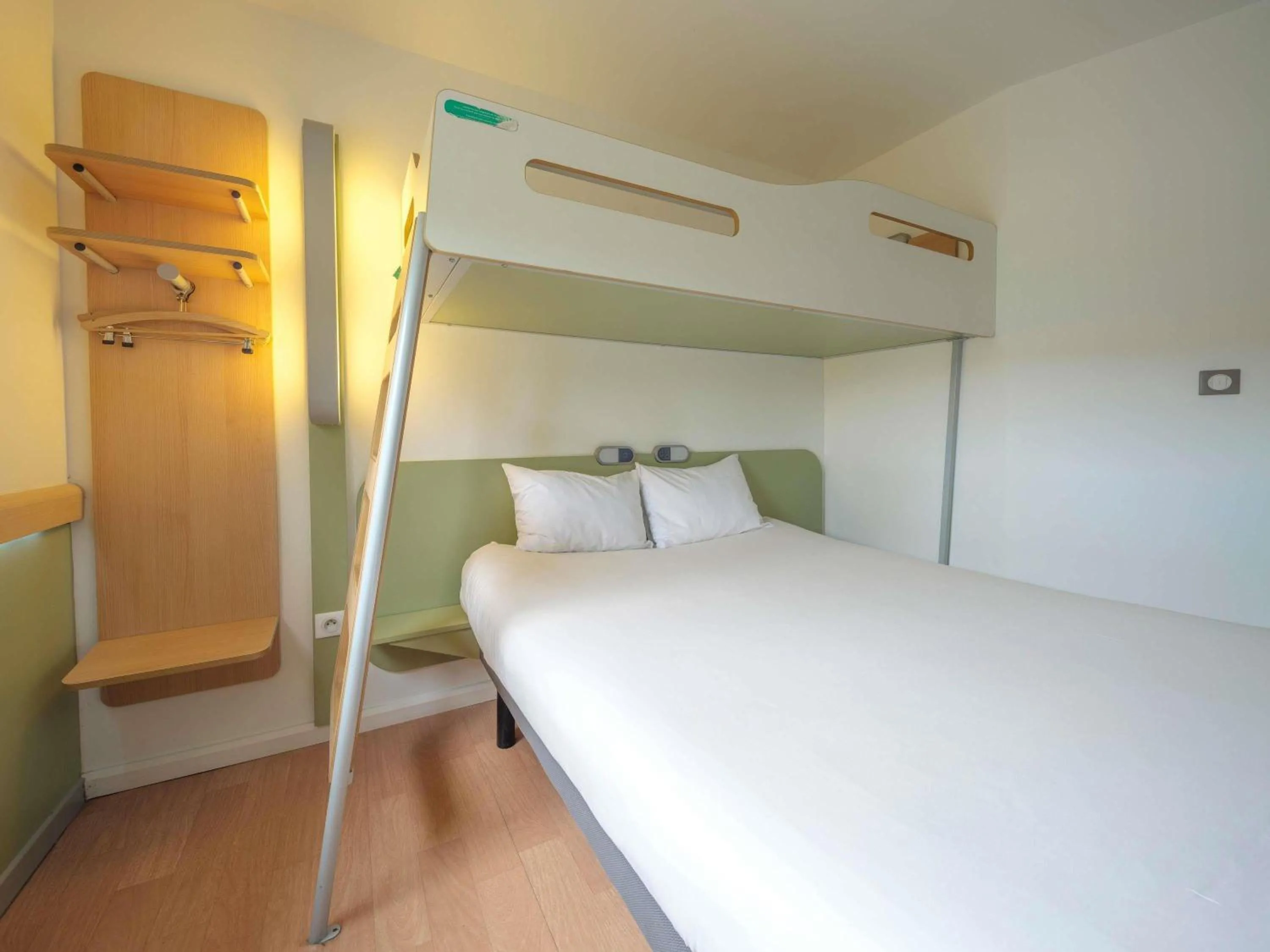 Bedroom, Bed in Ibis Budget Sarrebourg Buhl