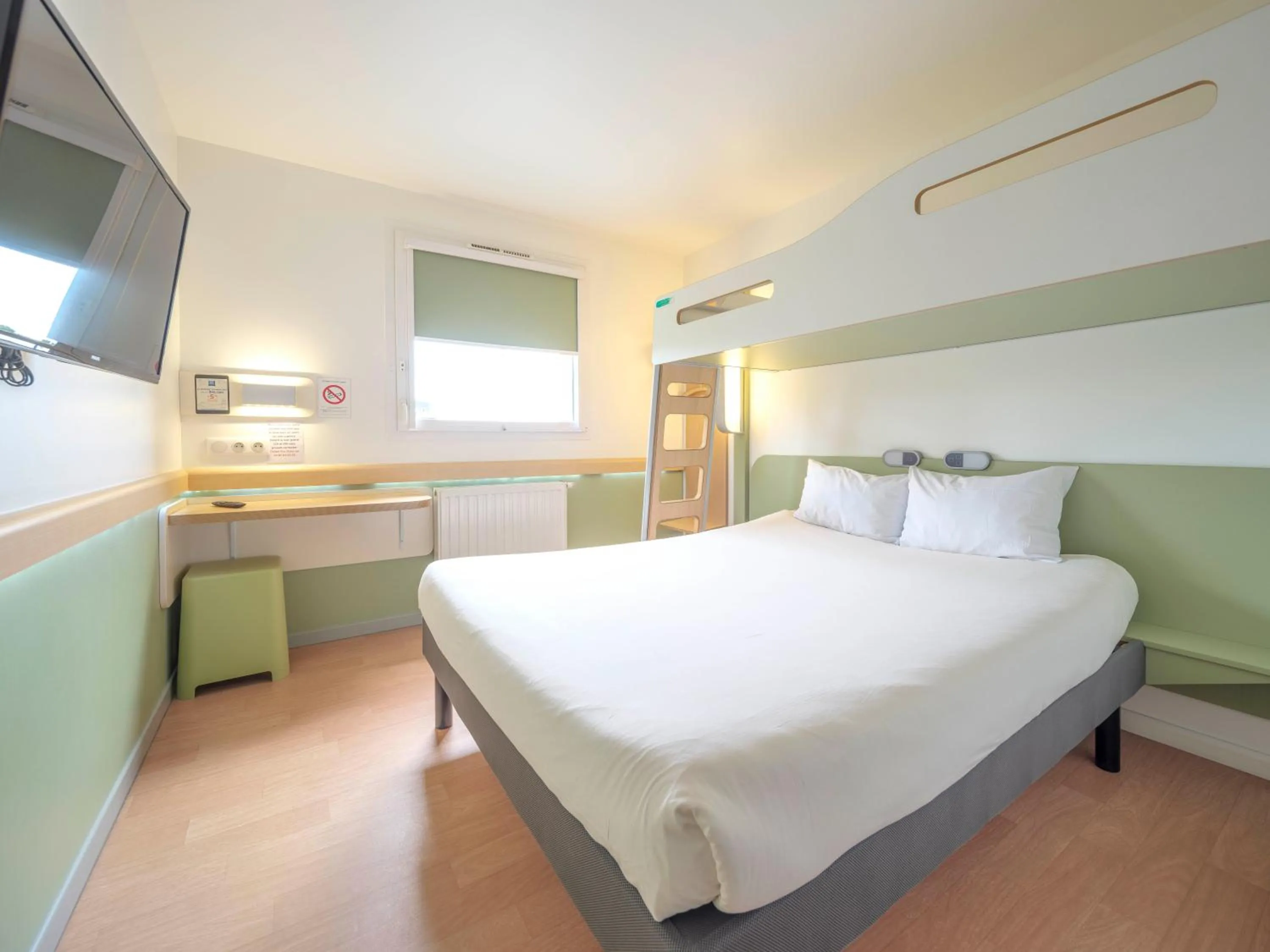 Photo of the whole room, Bed in Ibis Budget Sarrebourg Buhl