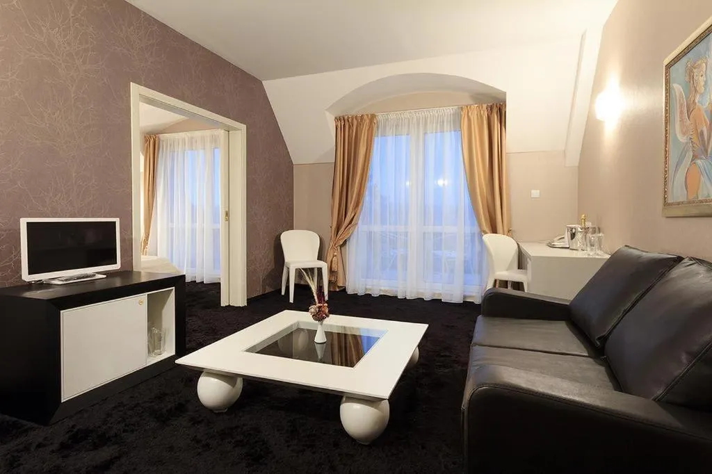 Agusta Hotel, Garden & SPA