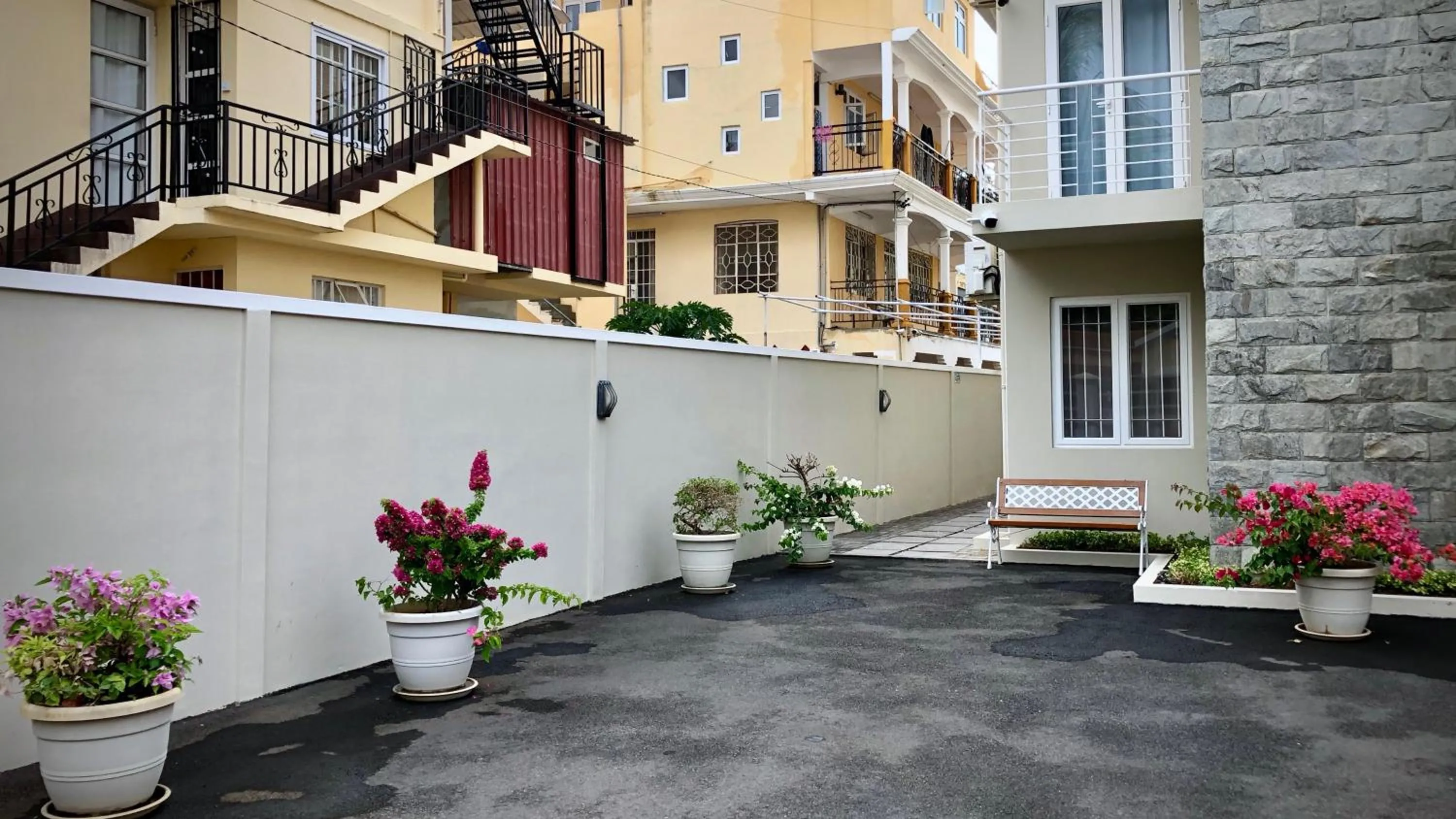 Property building in Villa Oliveraie Apartments