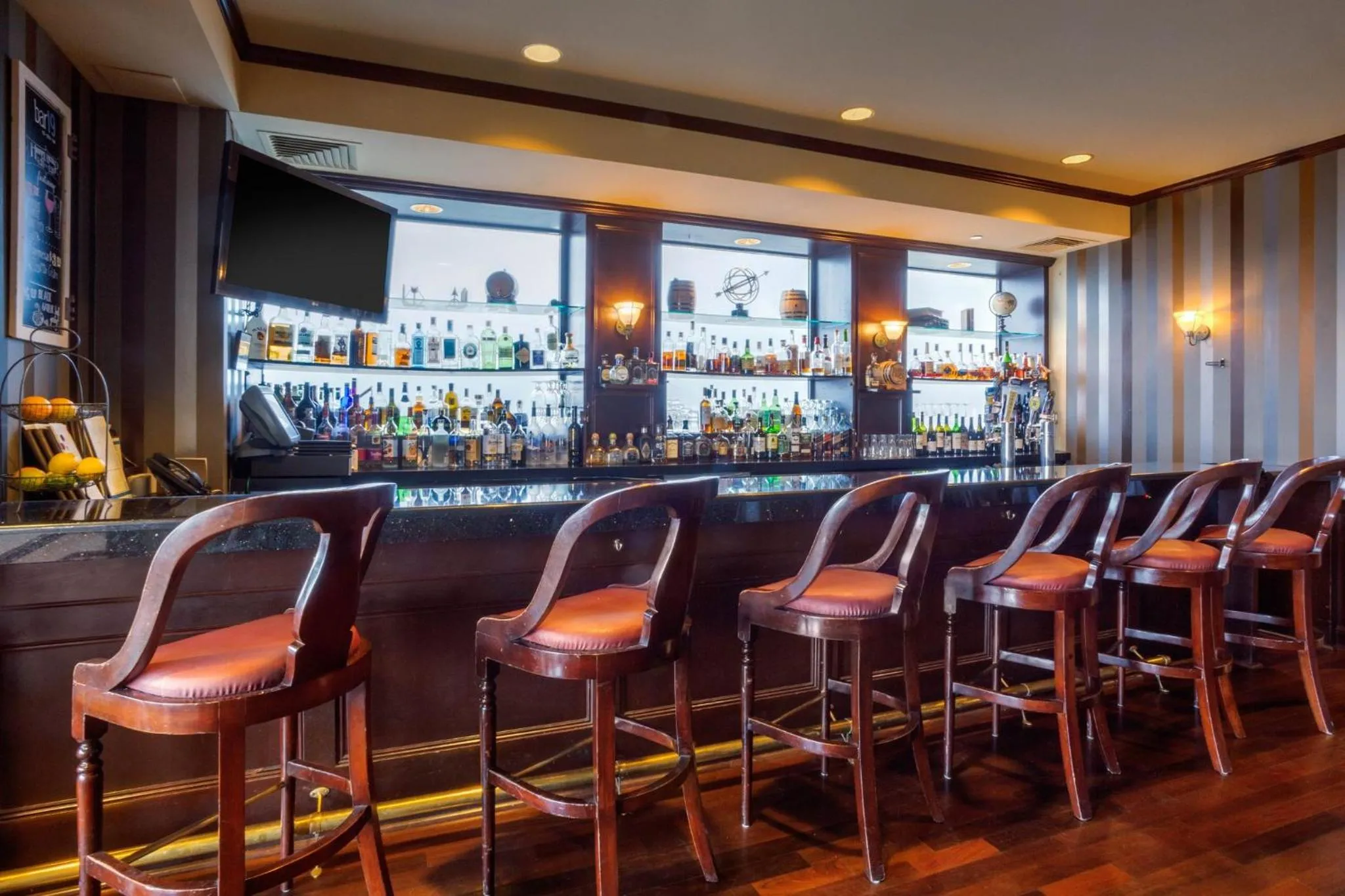 Lounge or bar in Omni New Haven Hotel at Yale