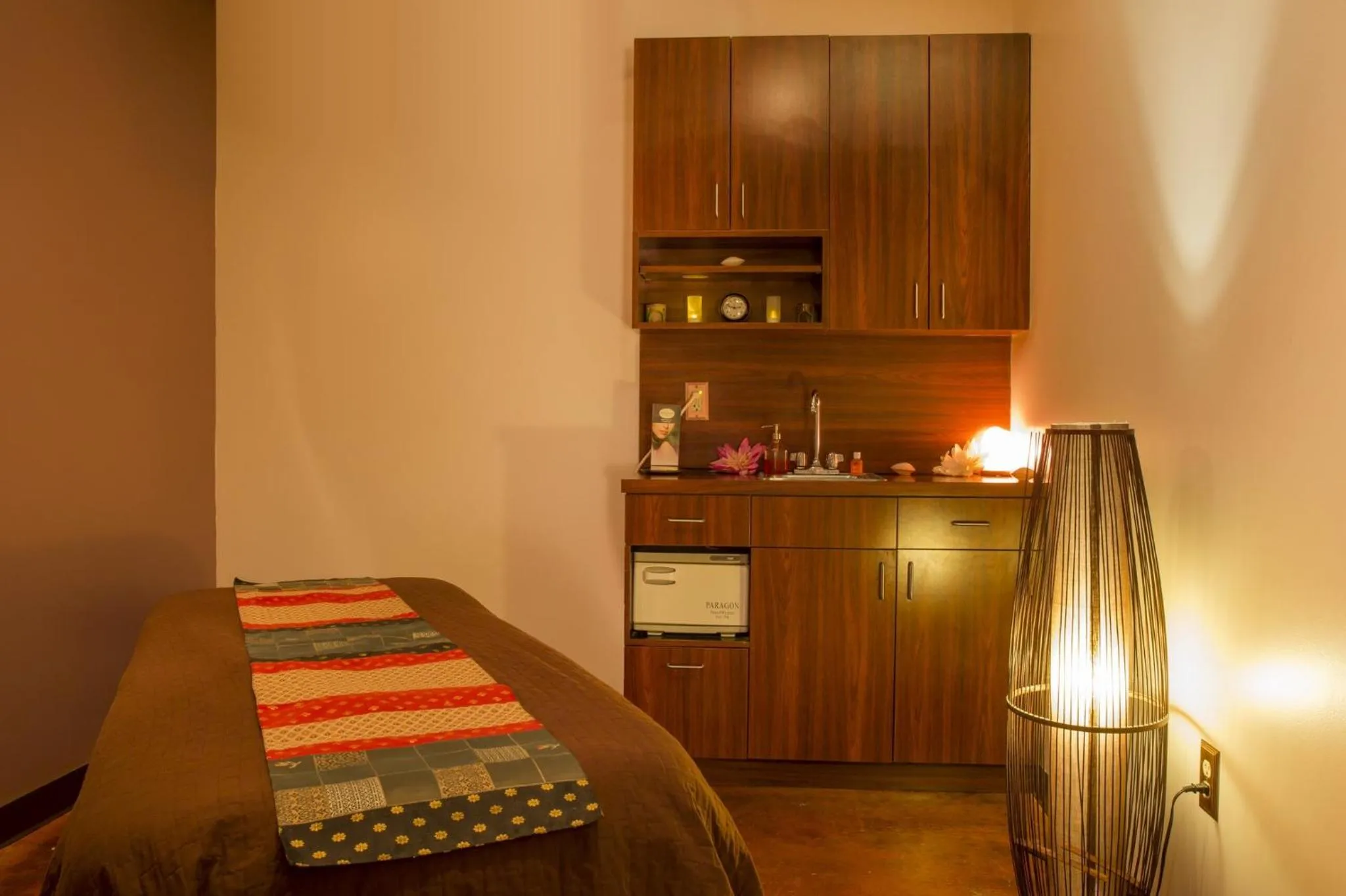 Spa and wellness centre/facilities, Bed in Omni New Haven Hotel at Yale