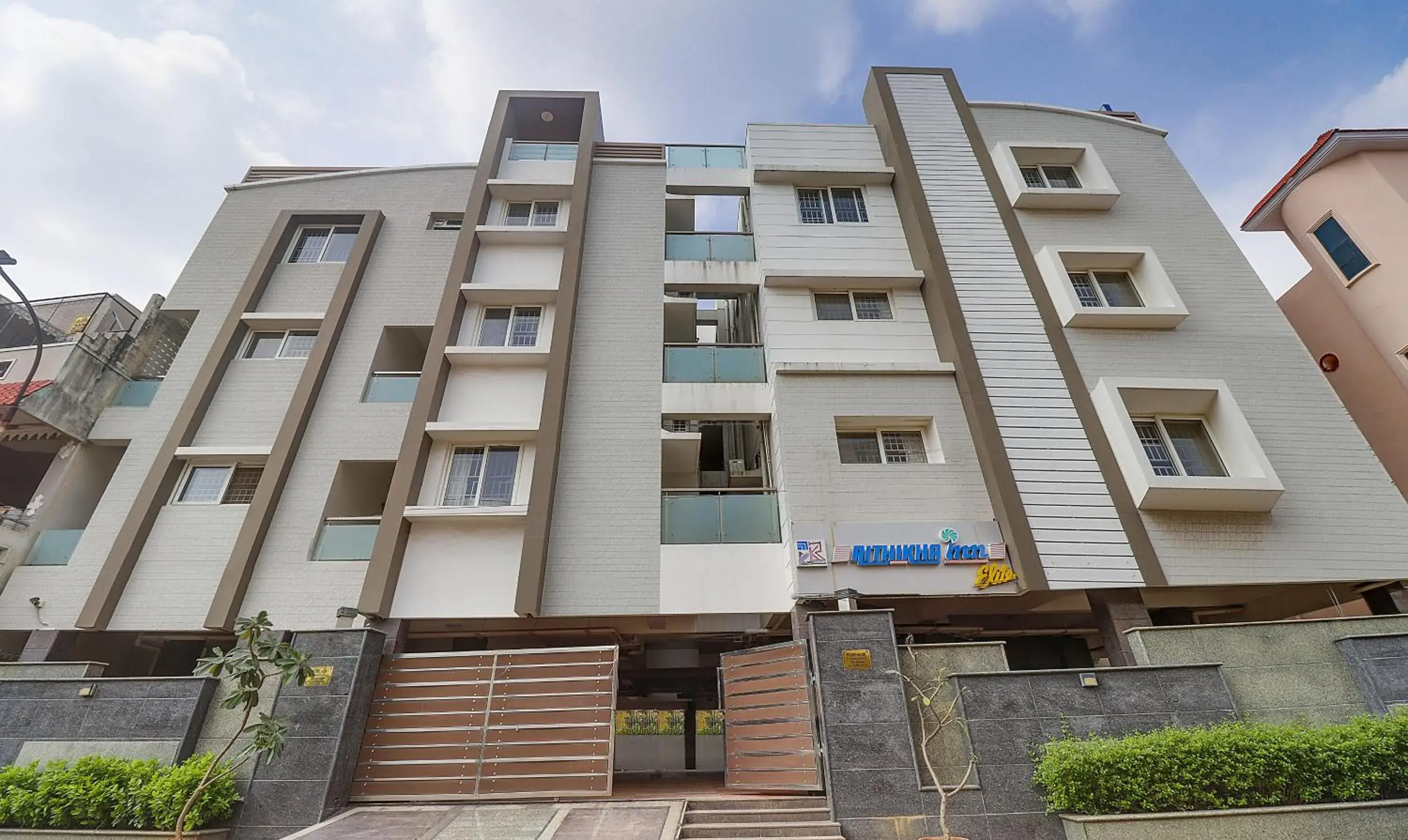 Property building in Treebo Rithikha Inn Elite Chennai Trade Centre Property building in Treebo Rithikha Inn Elite Chennai Trade Centre