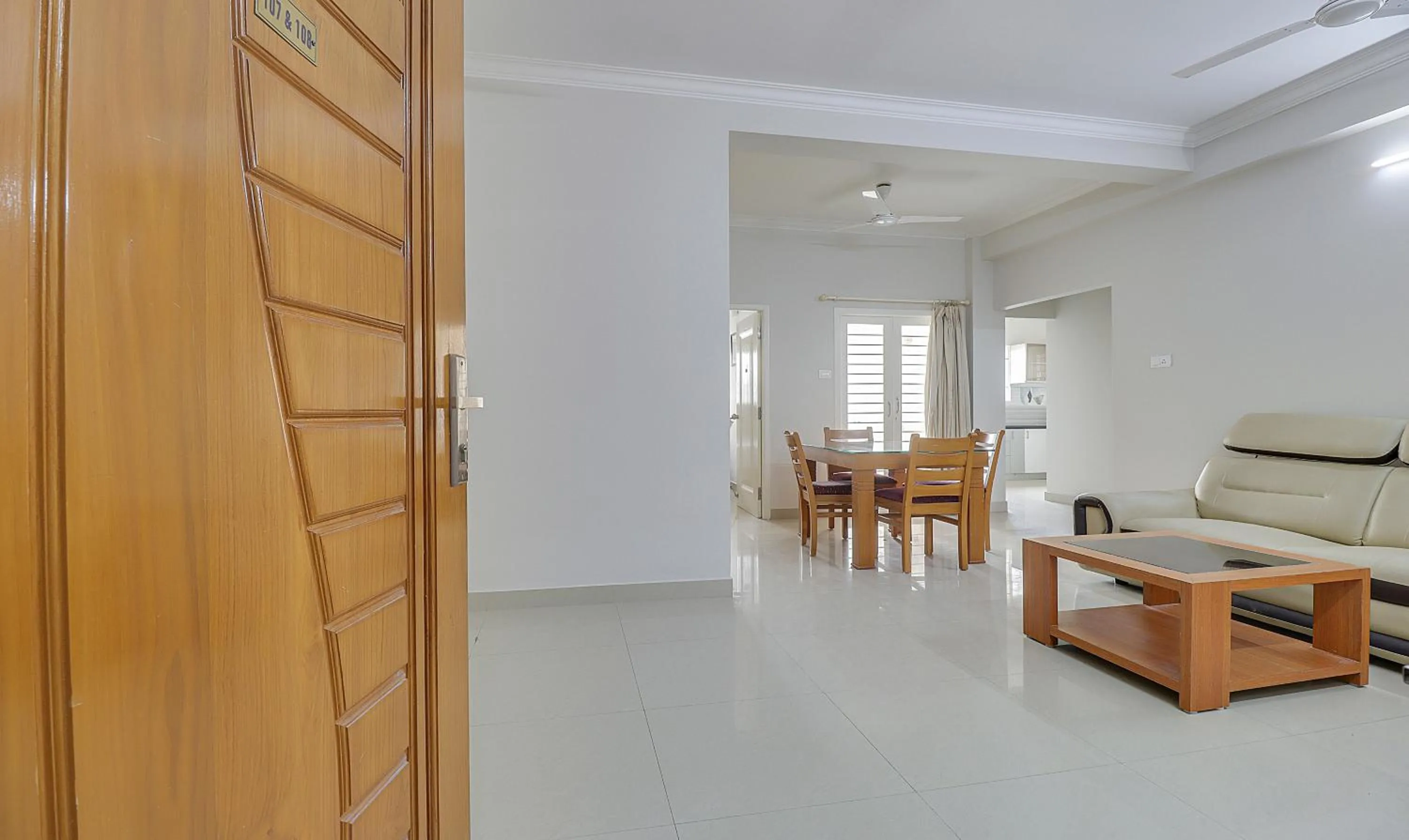 Restaurant/places to eat in Treebo Rithikha Inn Elite Chennai Trade Centre