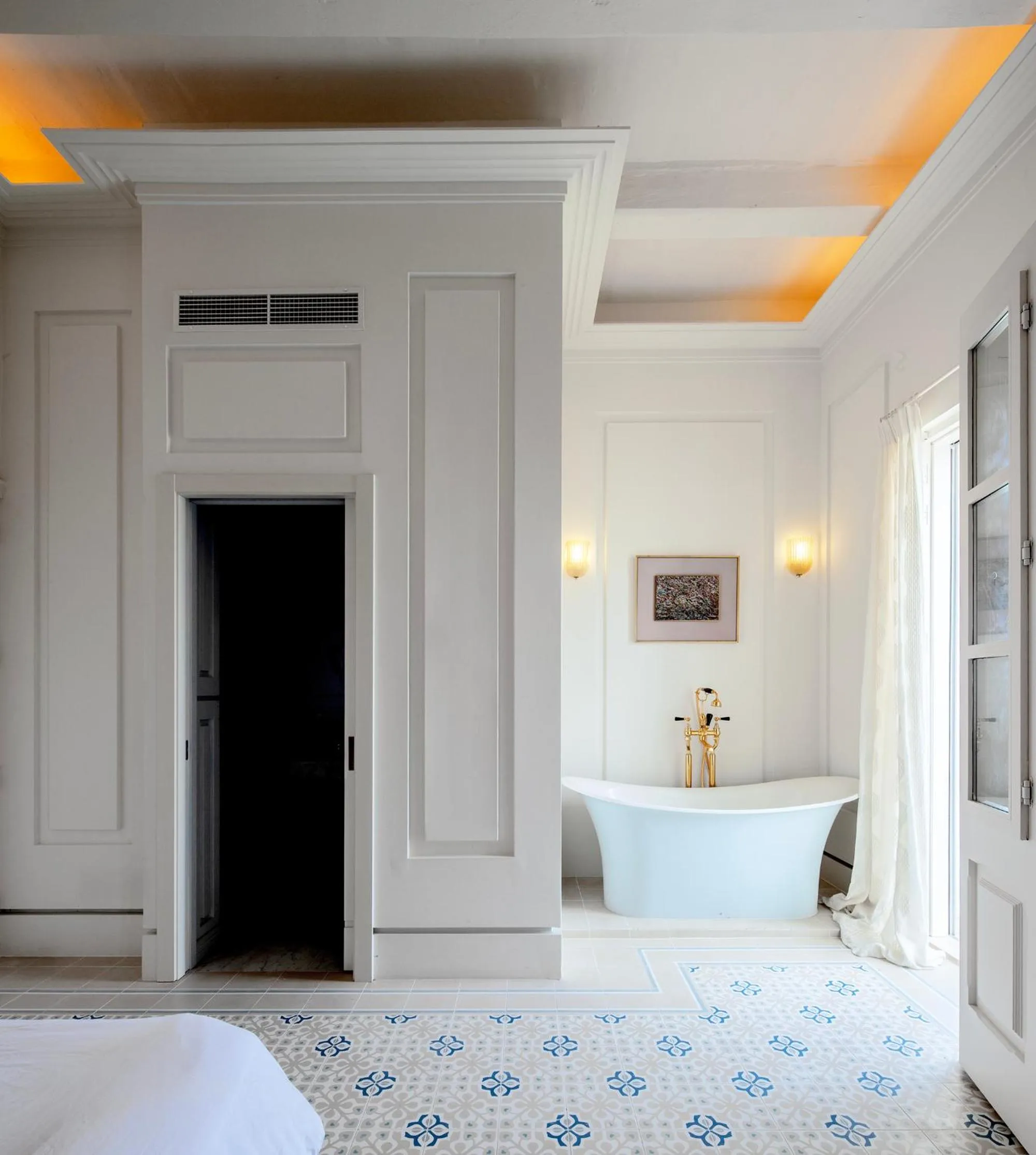 Bath, Bed in Iniala Harbour House