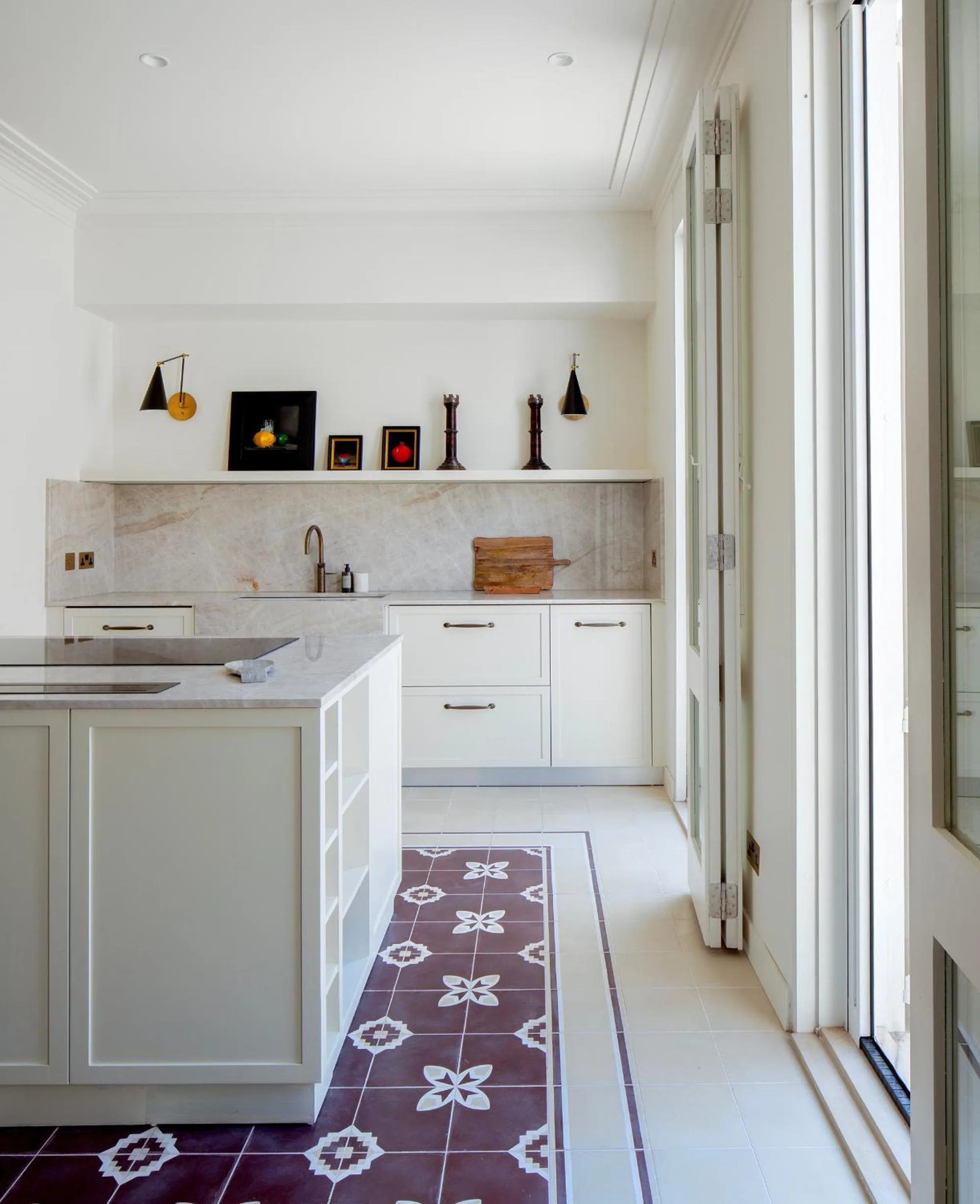 Kitchen or kitchenette in Iniala Harbour House