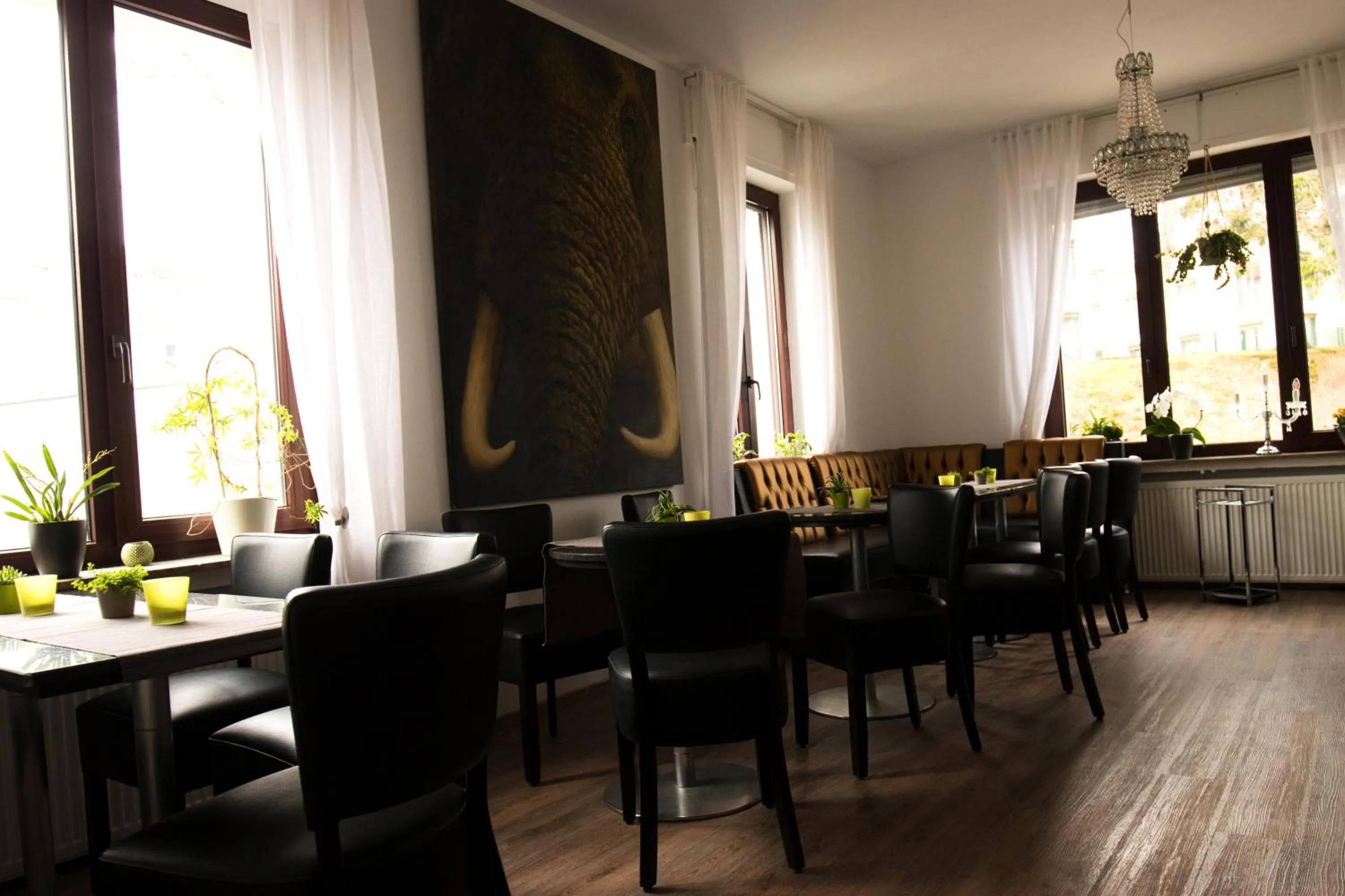 Lazarus Hotel & Restaurant