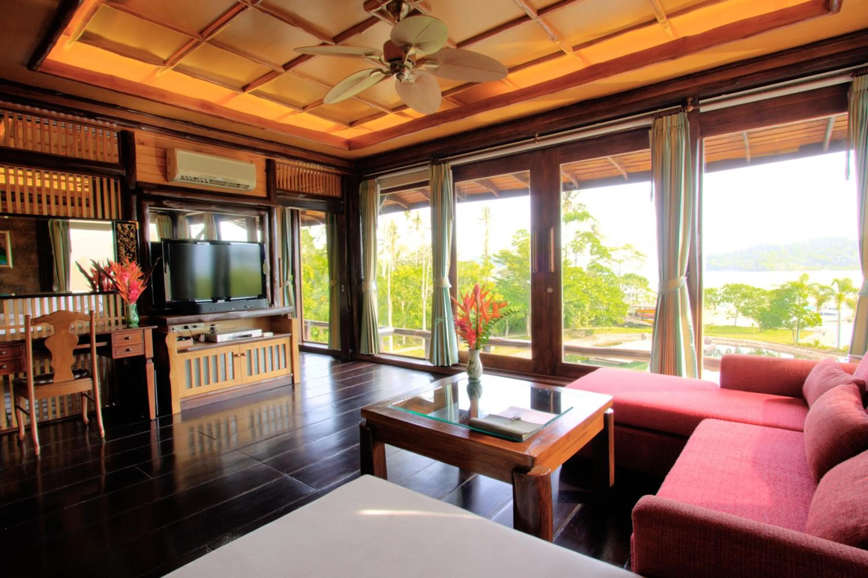 Photo of the whole room in Parama Koh Chang