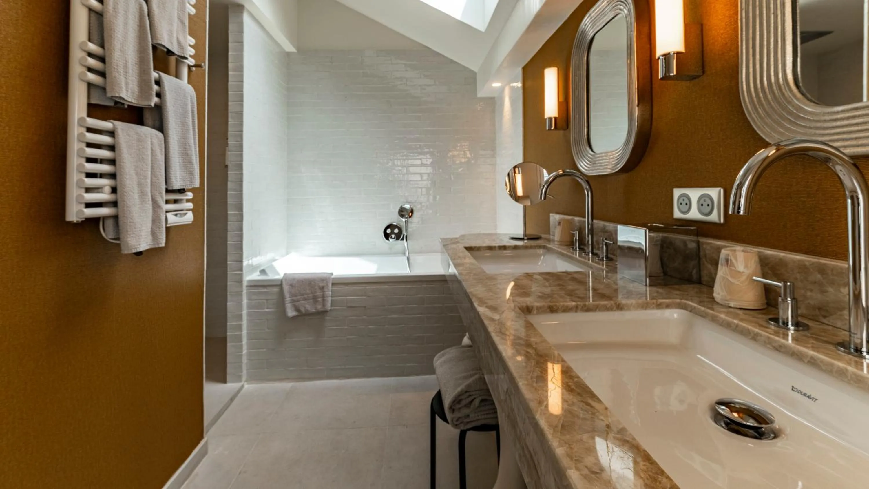 Bathroom in Continental Hotel