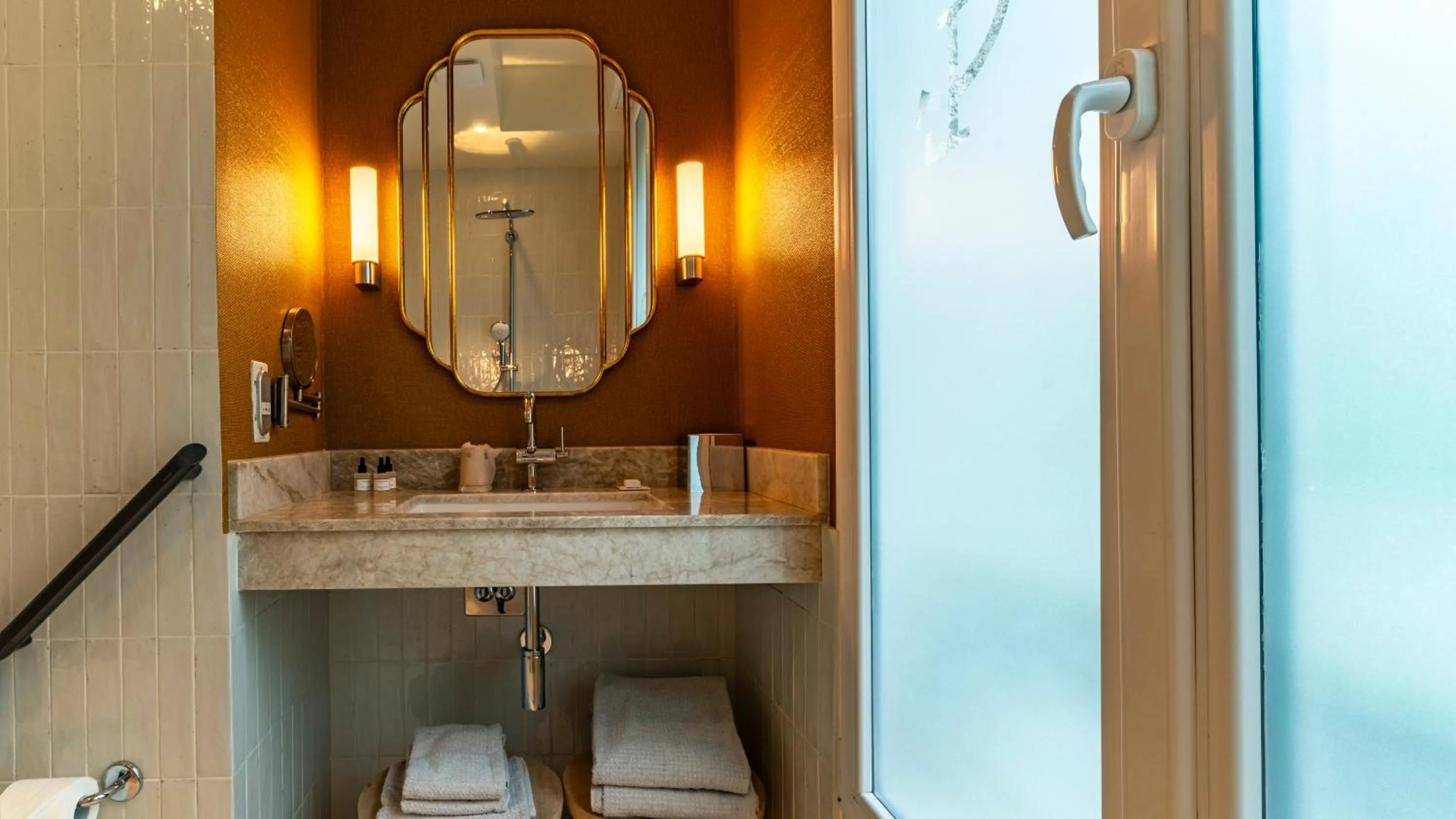 Shower in Continental Hotel