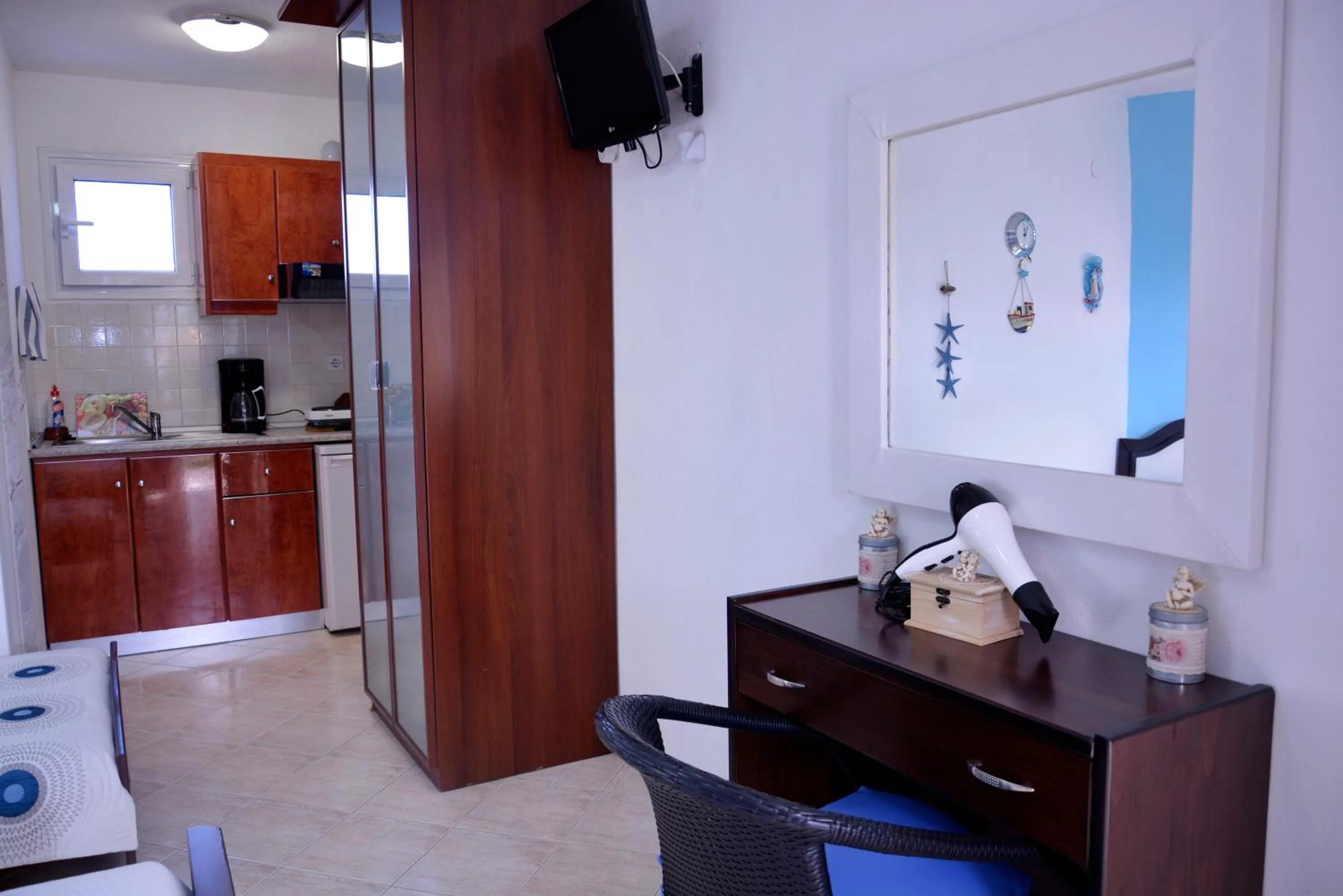 Day in House Stella Tasos