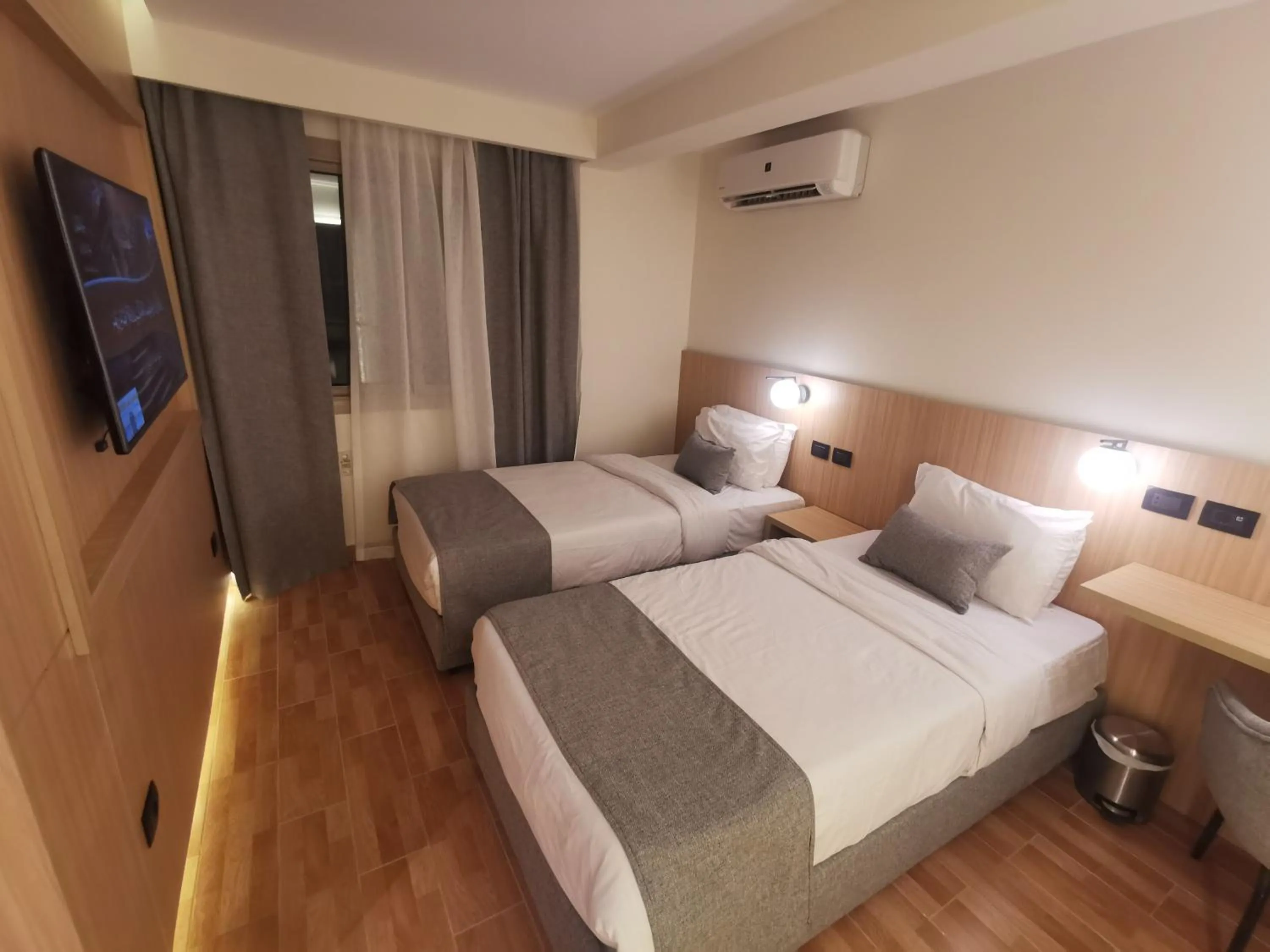 TV and multimedia, Bed in Green Plaza Inn '''Business &Families Only'''