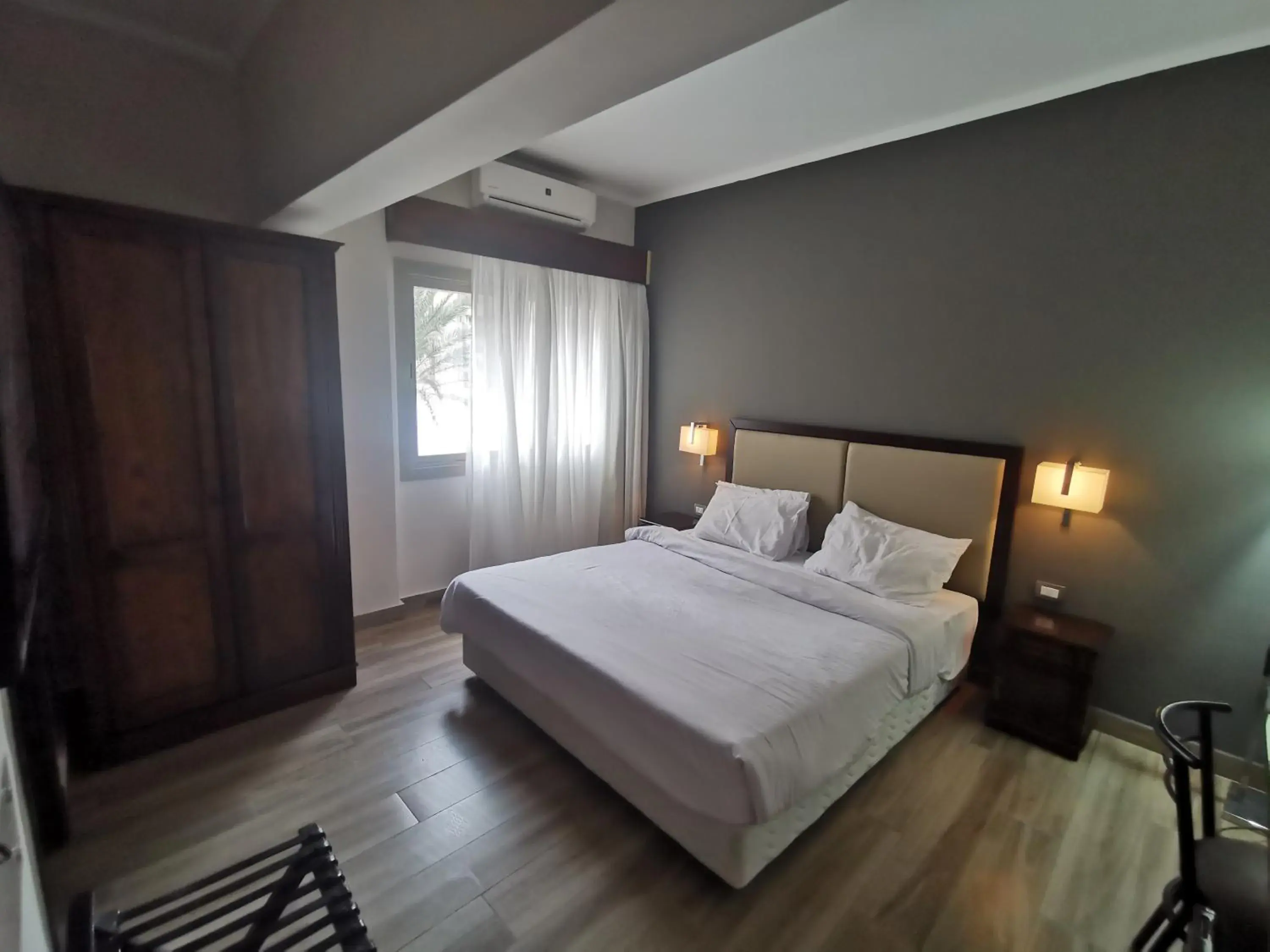 Standard King Room in Green Plaza Inn '''Business &Families Only''' Standard King Room in Green Plaza Inn '''Business &Families Only'''