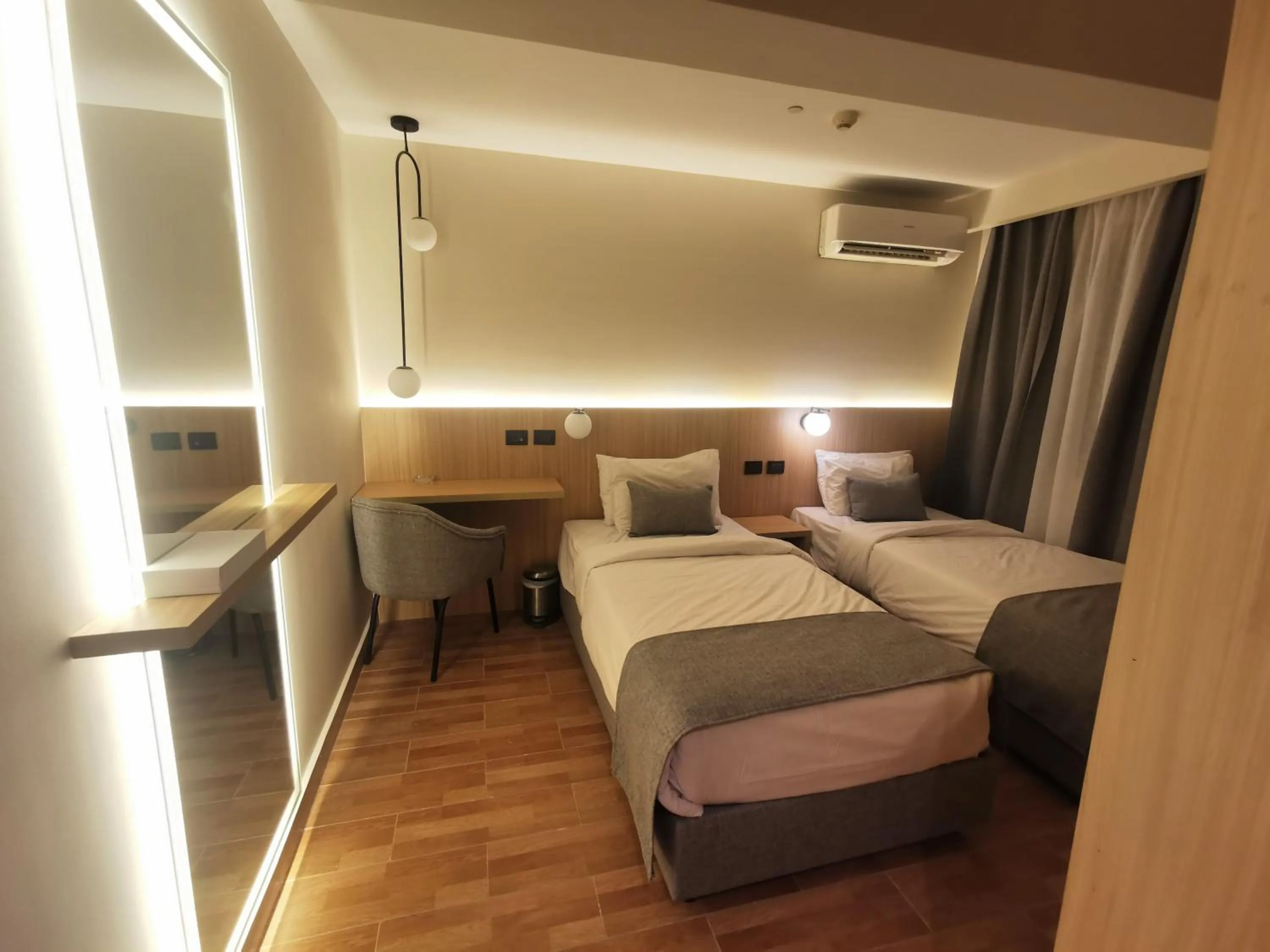 Bed in Green Plaza Inn '''Business &Families Only'''