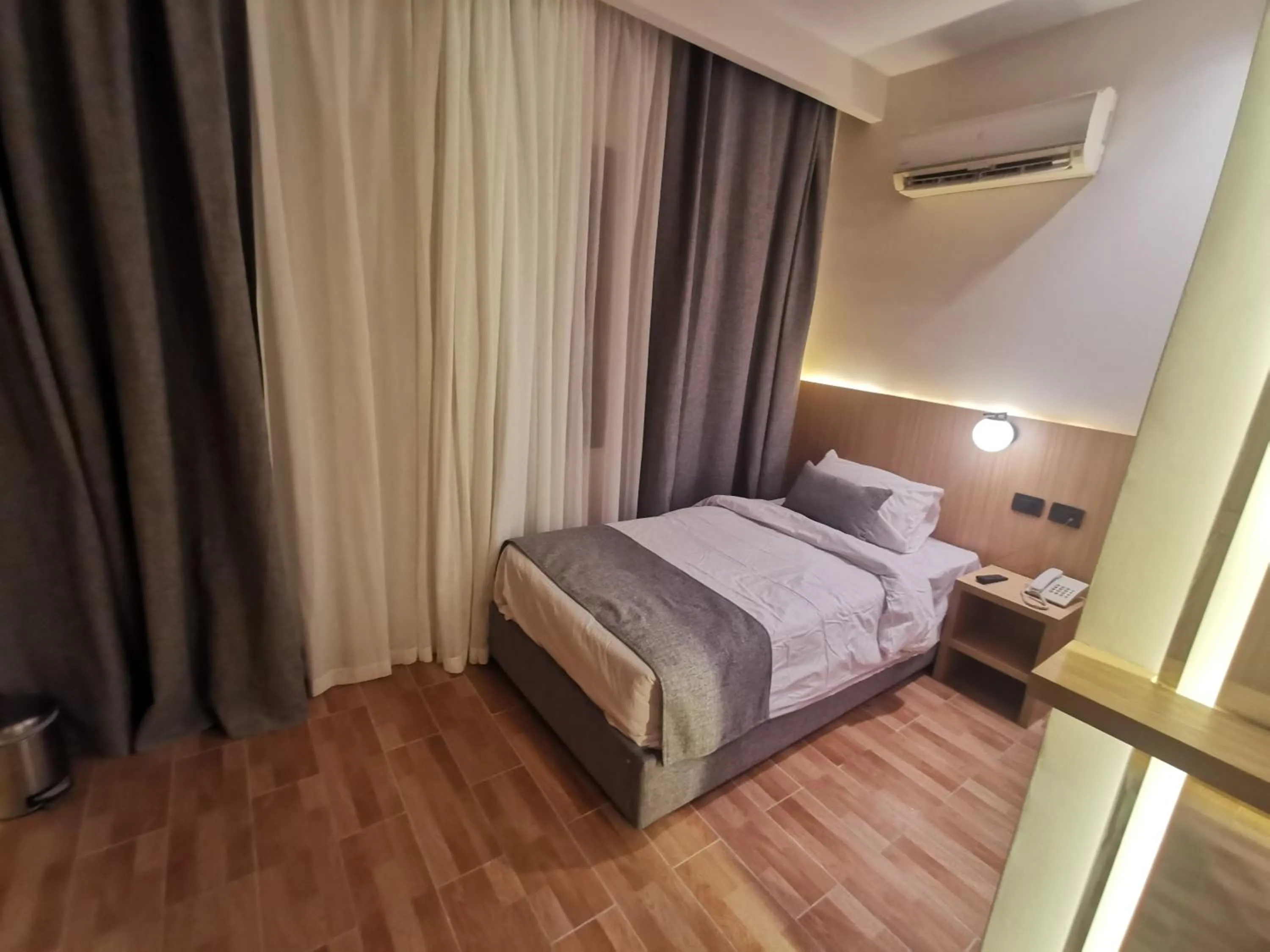 Bed in Green Plaza Inn '''Business &Families Only'''