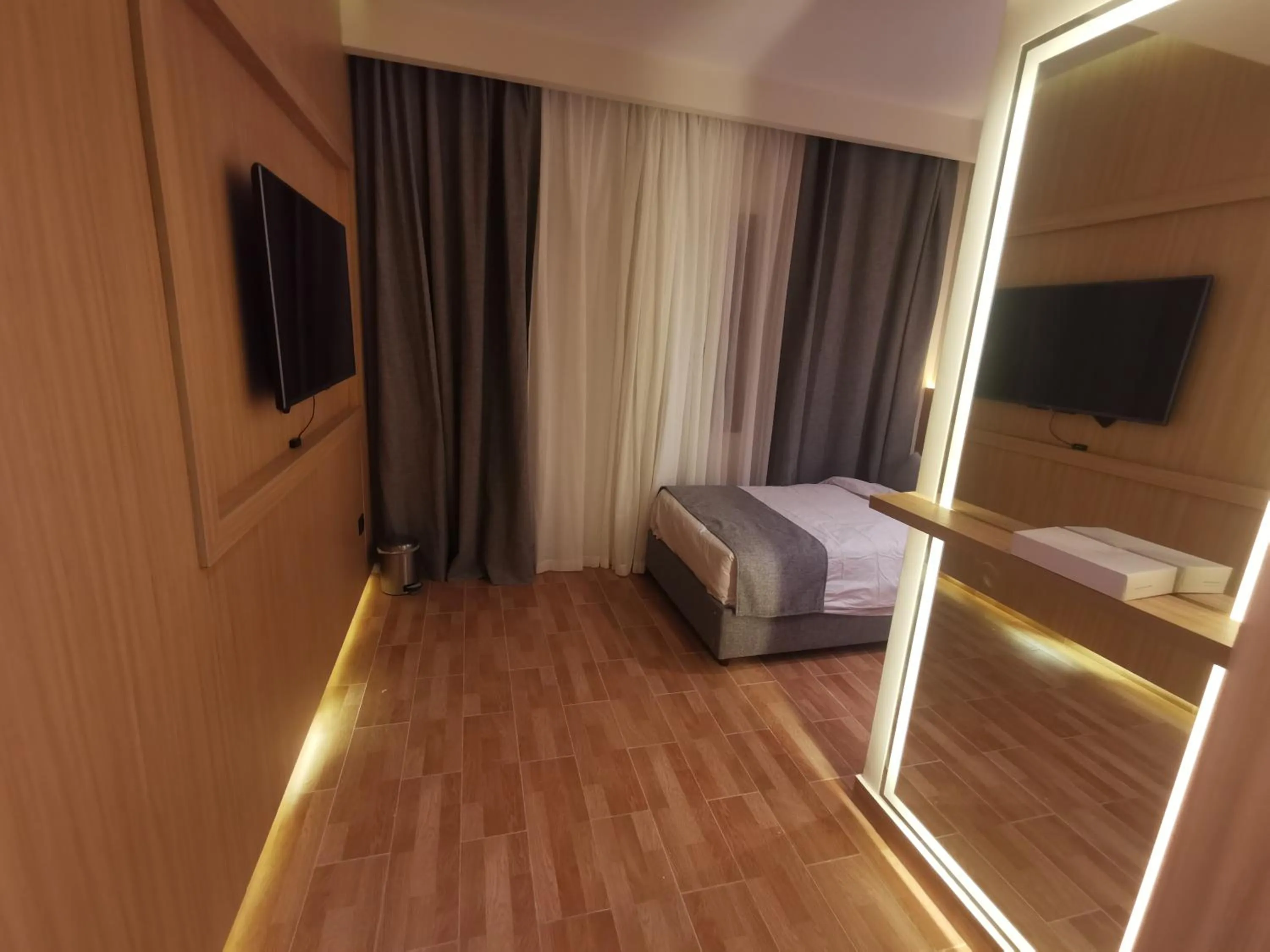 Bed in Green Plaza Inn '''Business &Families Only'''