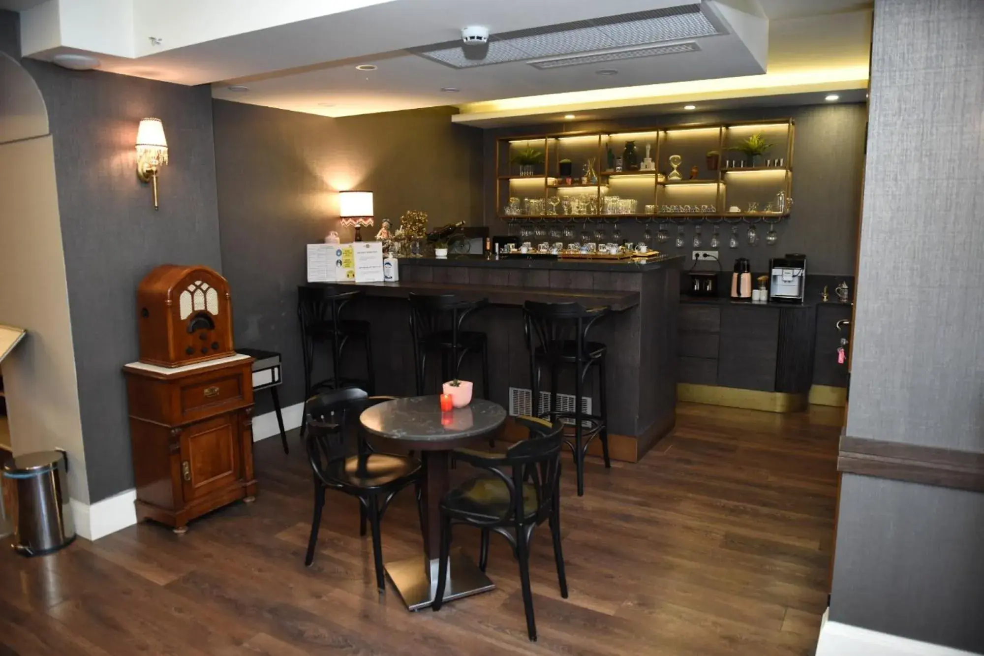 Lounge or bar in ATLAS OTELİ Lounge or bar in ATLAS OTELİ