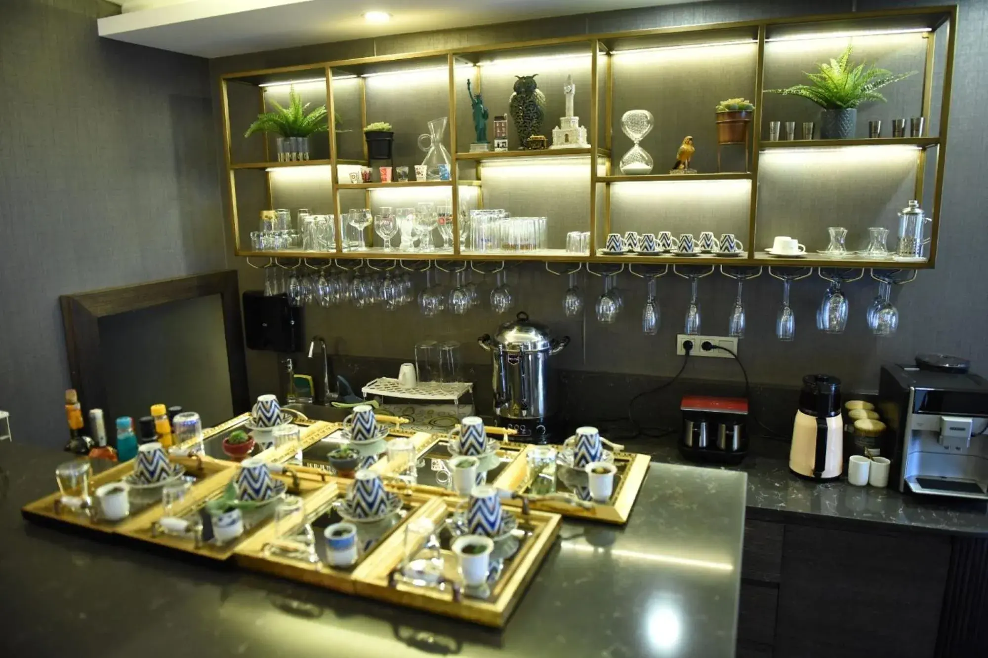 Lounge or bar in ATLAS OTELİ Lounge or bar in ATLAS OTELİ