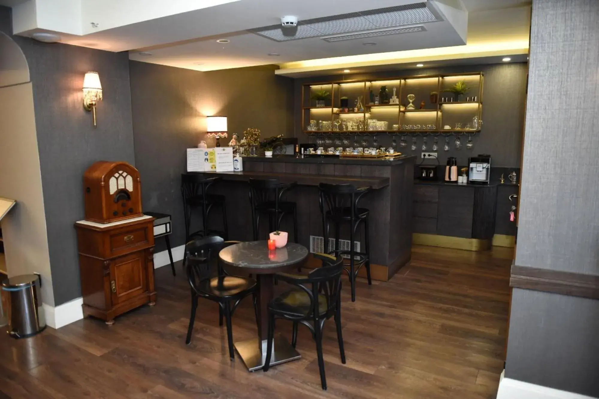 Lounge or bar in ATLAS OTELİ Lounge or bar in ATLAS OTELİ