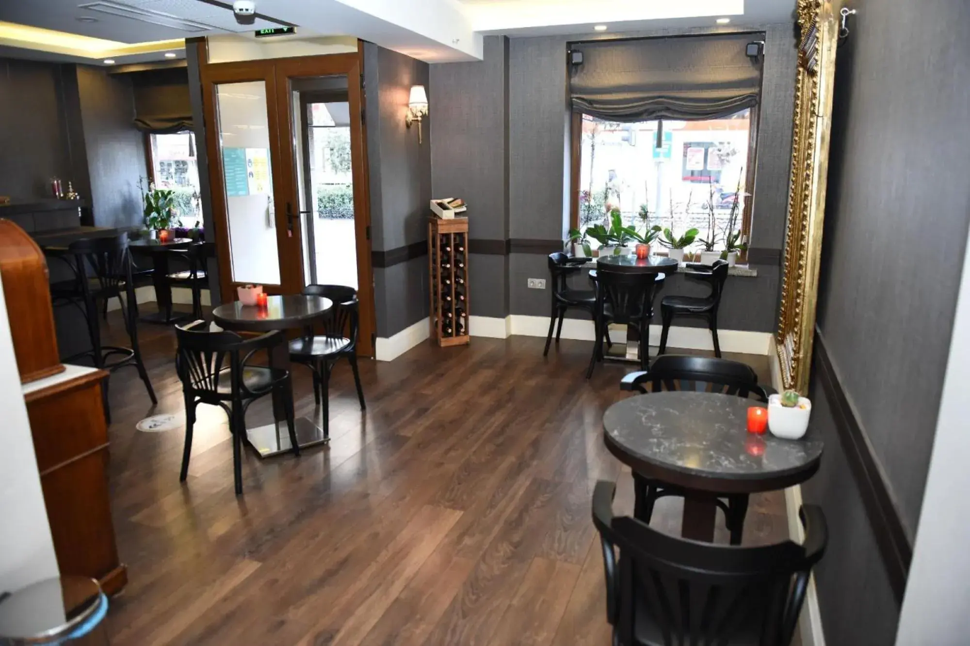 Lounge or bar in ATLAS OTELİ Lounge or bar in ATLAS OTELİ