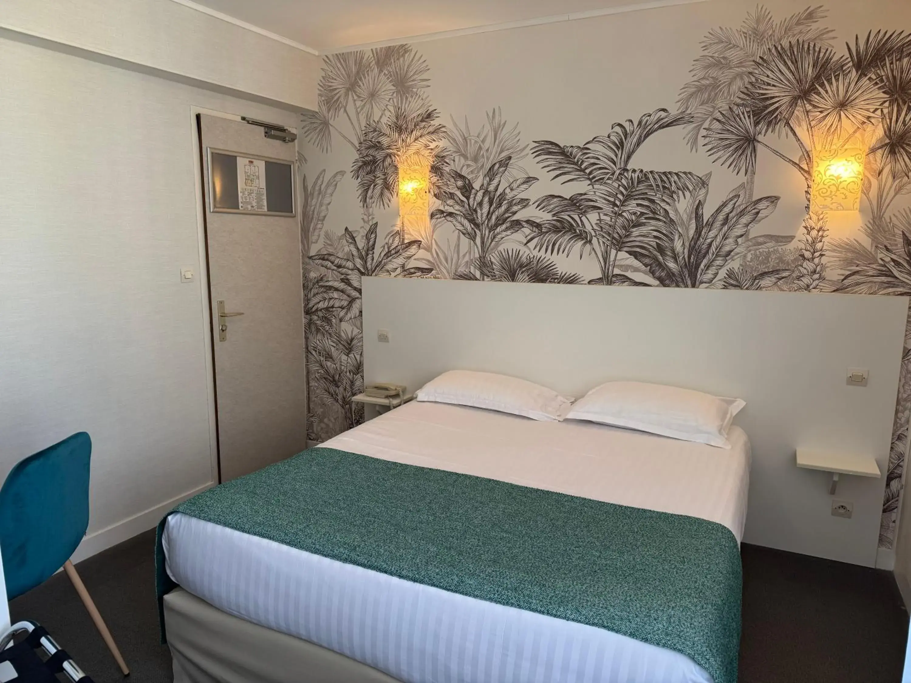 City view, Bed in Hôtel Calme Des Pins & Spa City view, Bed in Hôtel Calme Des Pins & Spa