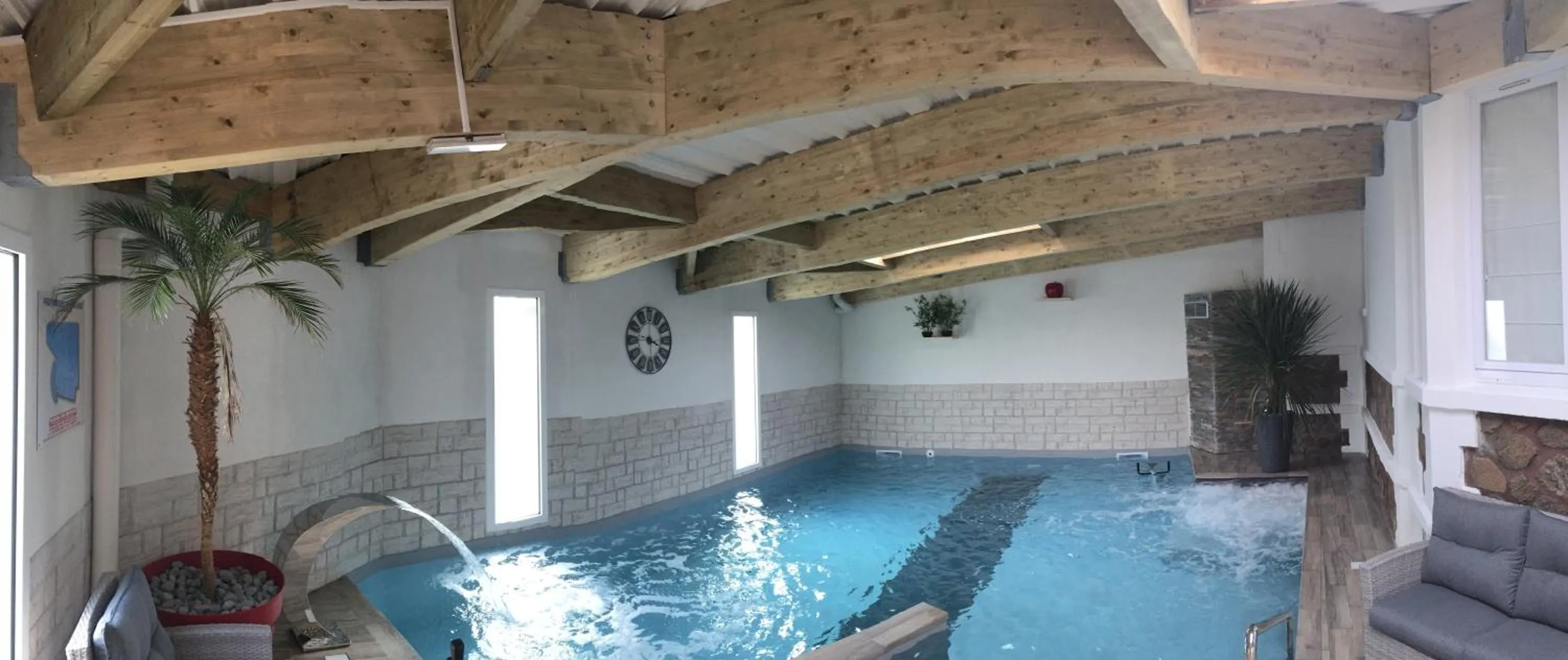 Swimming pool in Hôtel Calme Des Pins & Spa