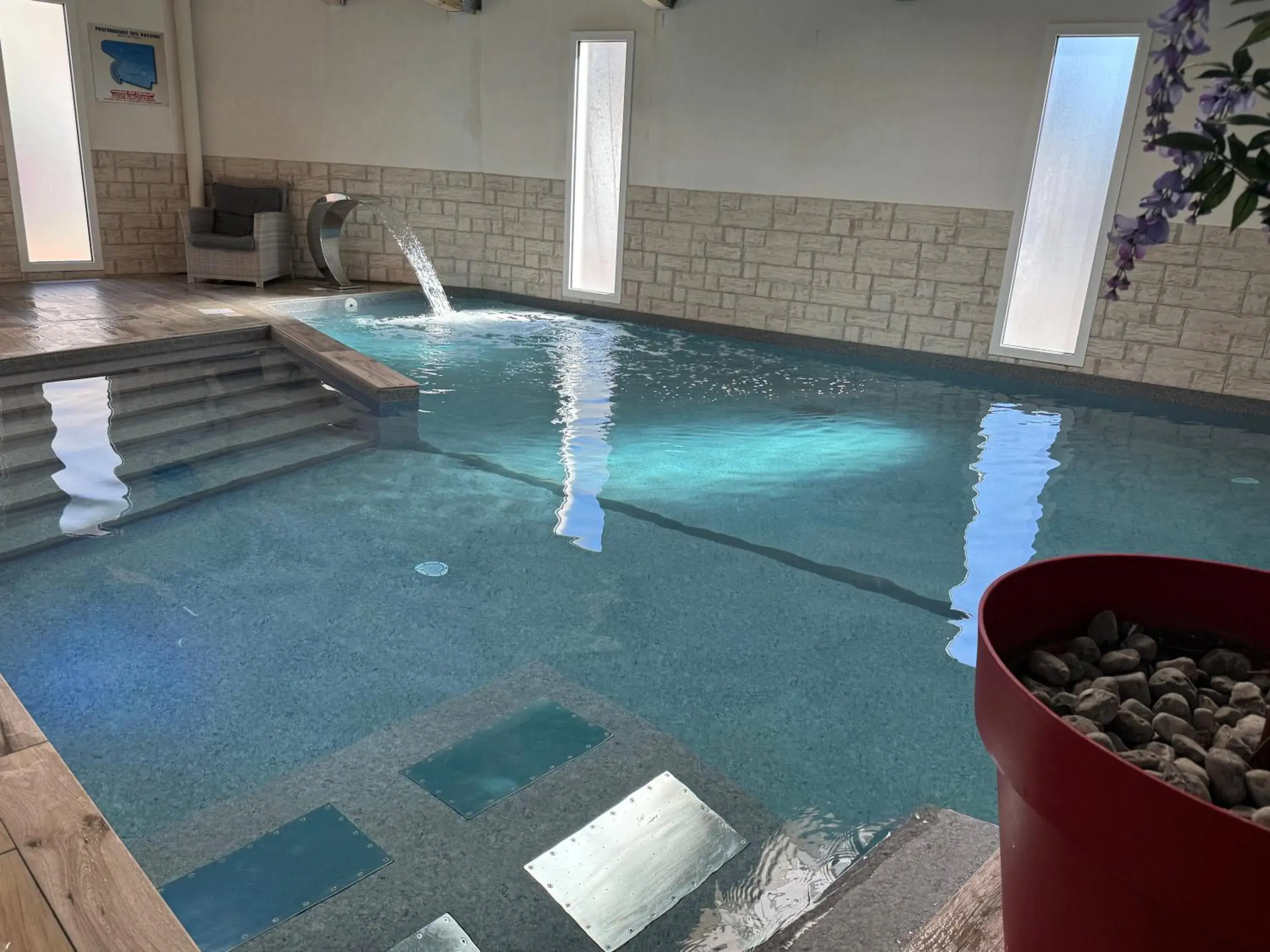 Swimming pool in Hôtel Calme Des Pins & Spa Swimming pool in Hôtel Calme Des Pins & Spa