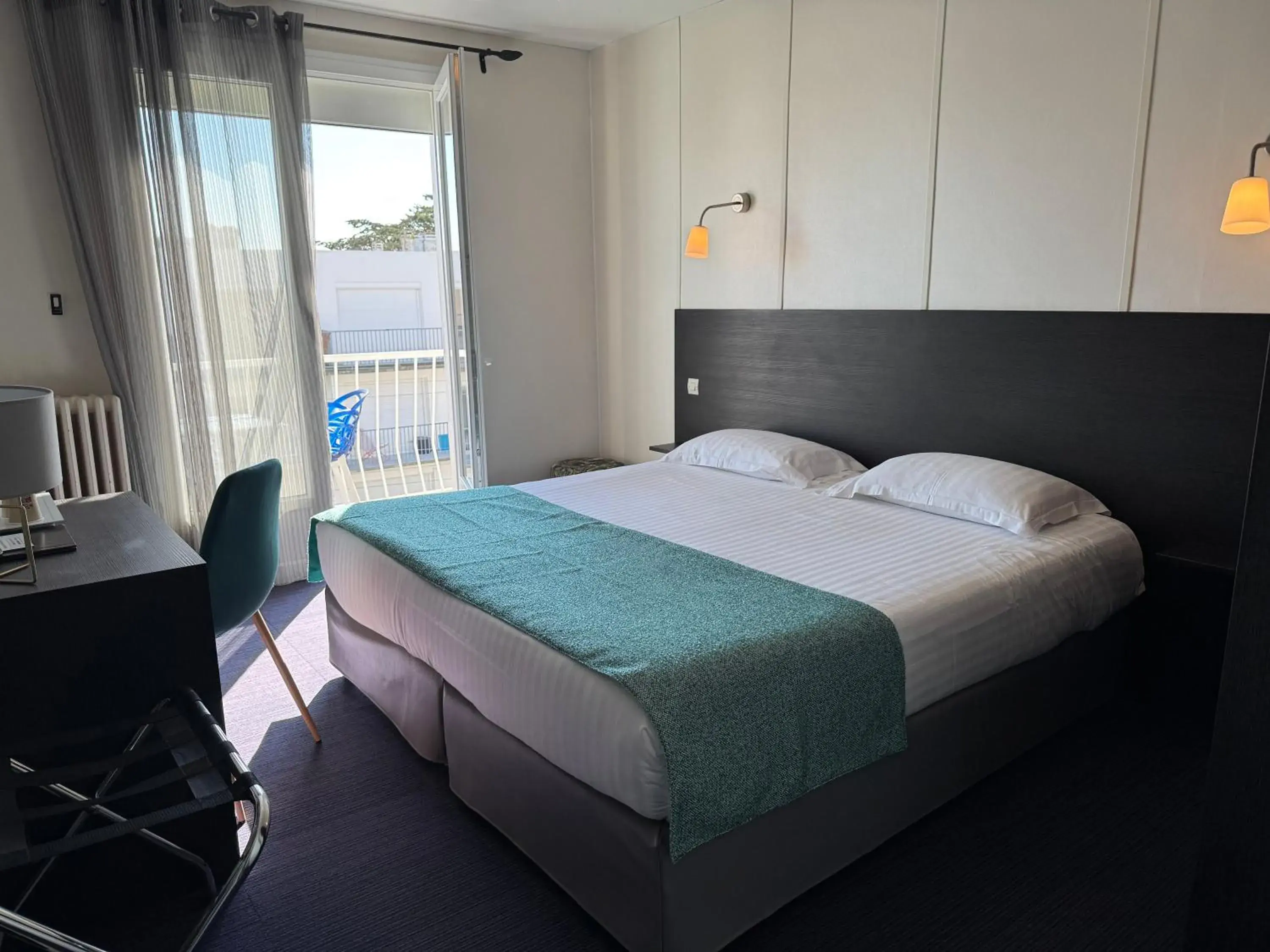 City view, Bed in Hôtel Calme Des Pins & Spa City view, Bed in Hôtel Calme Des Pins & Spa