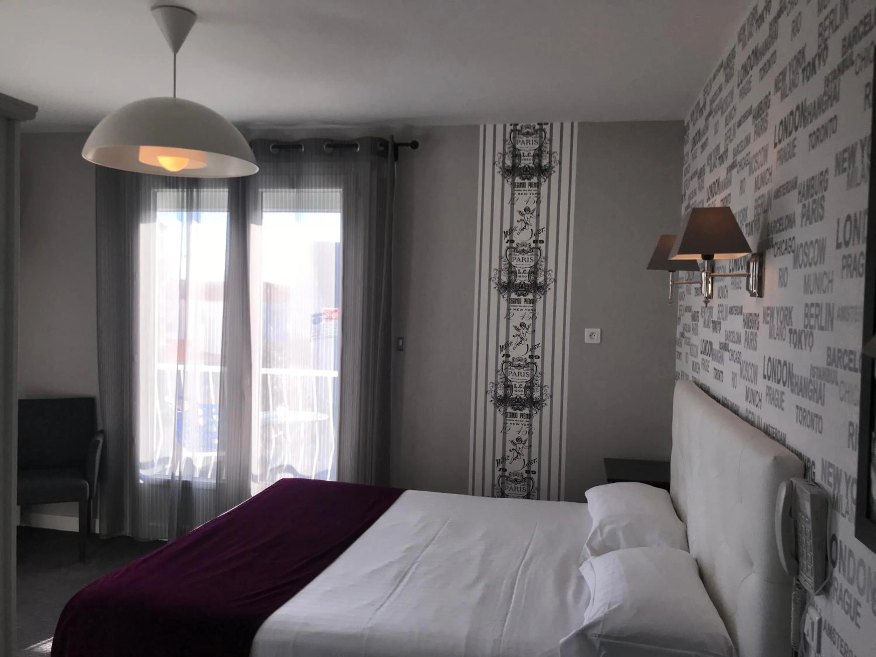 Bed in Hôtel Calme Des Pins & Spa