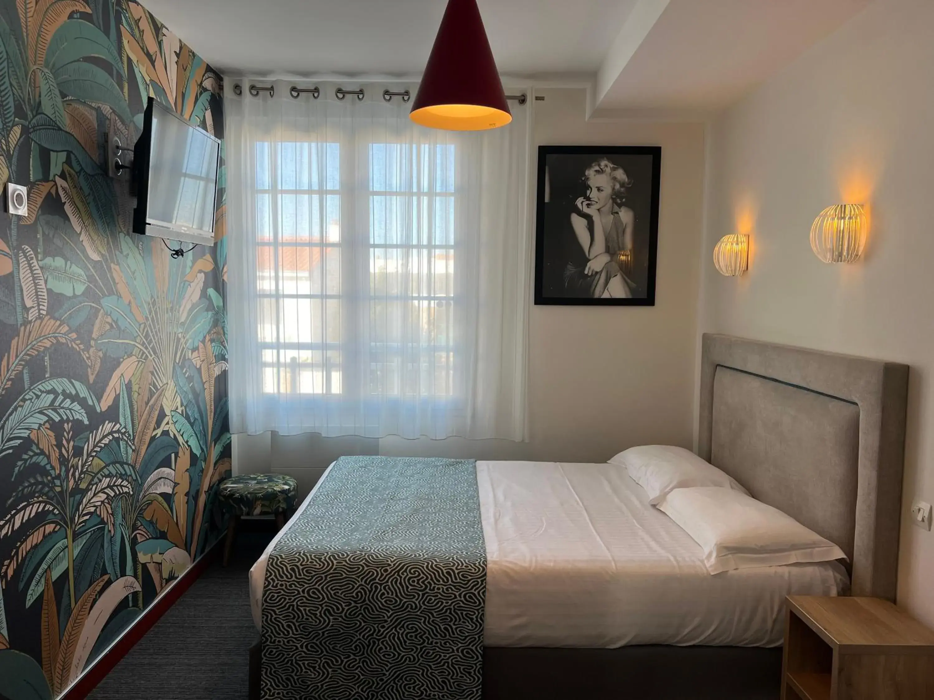 Photo of the whole room, Bed in Hôtel Calme Des Pins & Spa Photo of the whole room, Bed in Hôtel Calme Des Pins & Spa