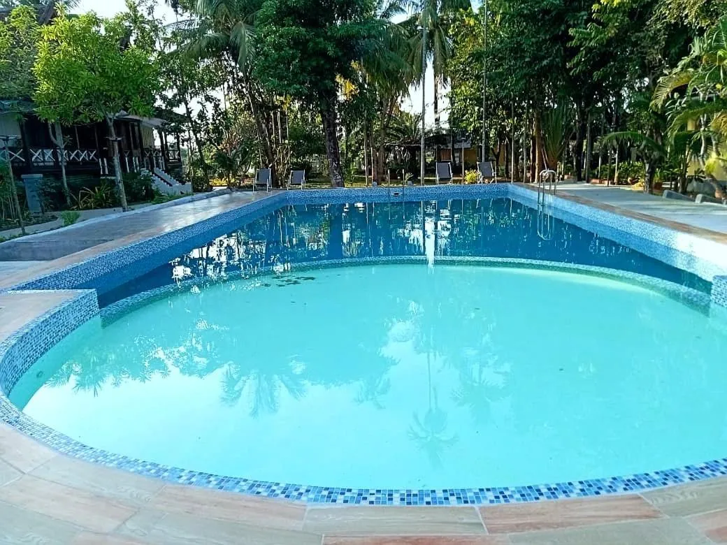 Swimming pool in Sala Done Khone Hotel