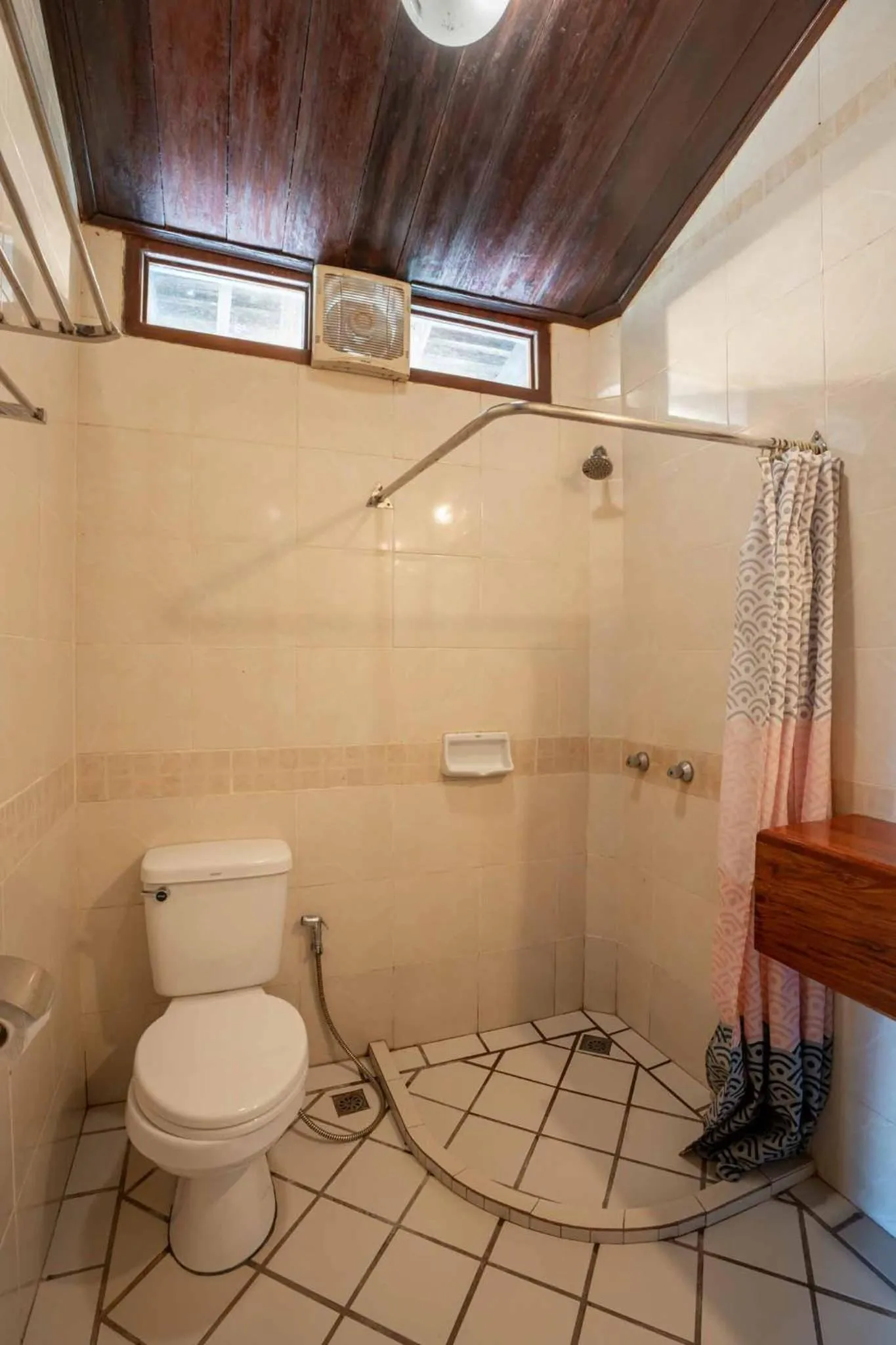 Shower in Sala Done Khone Hotel