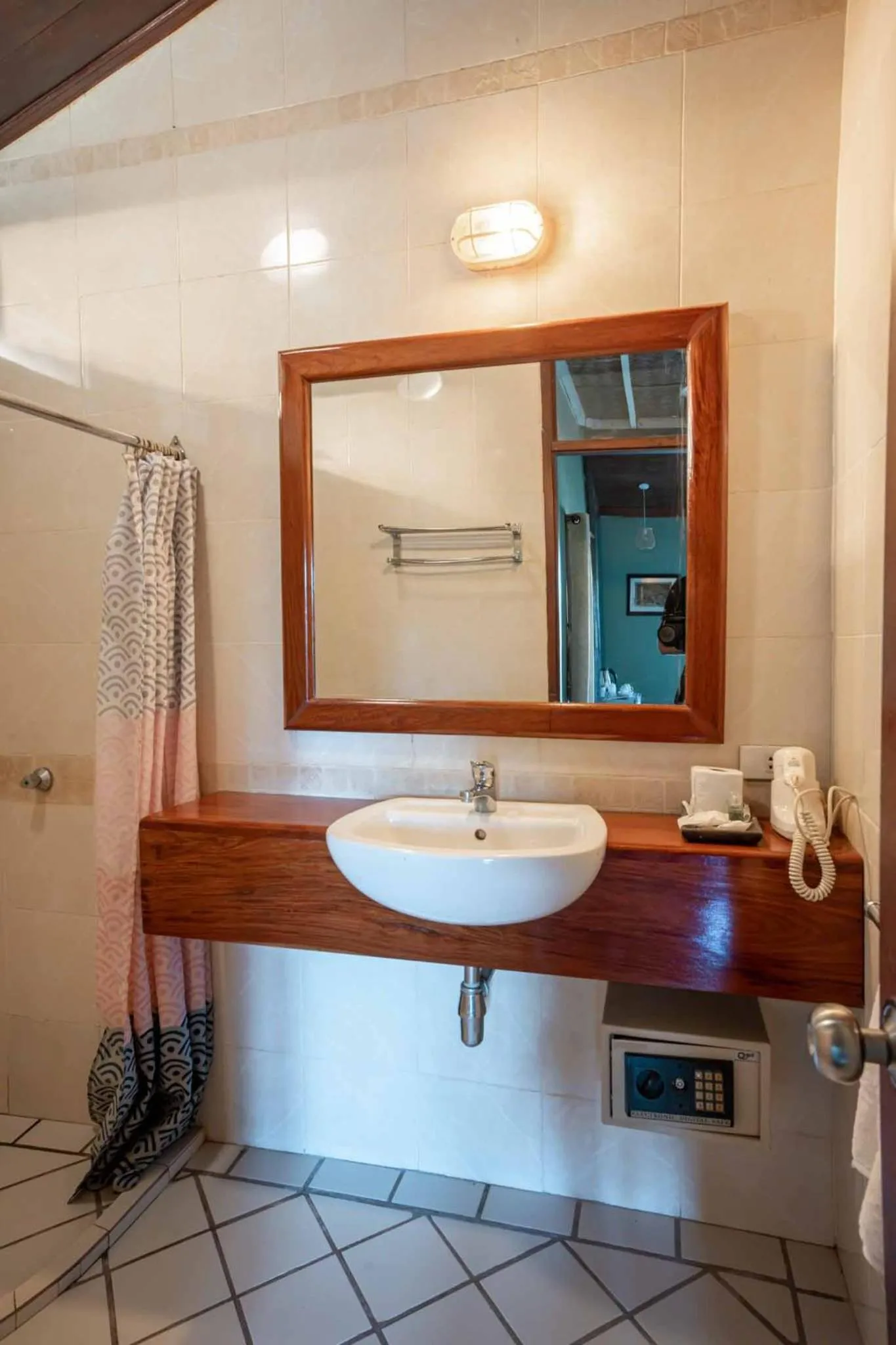 Shower in Sala Done Khone Hotel