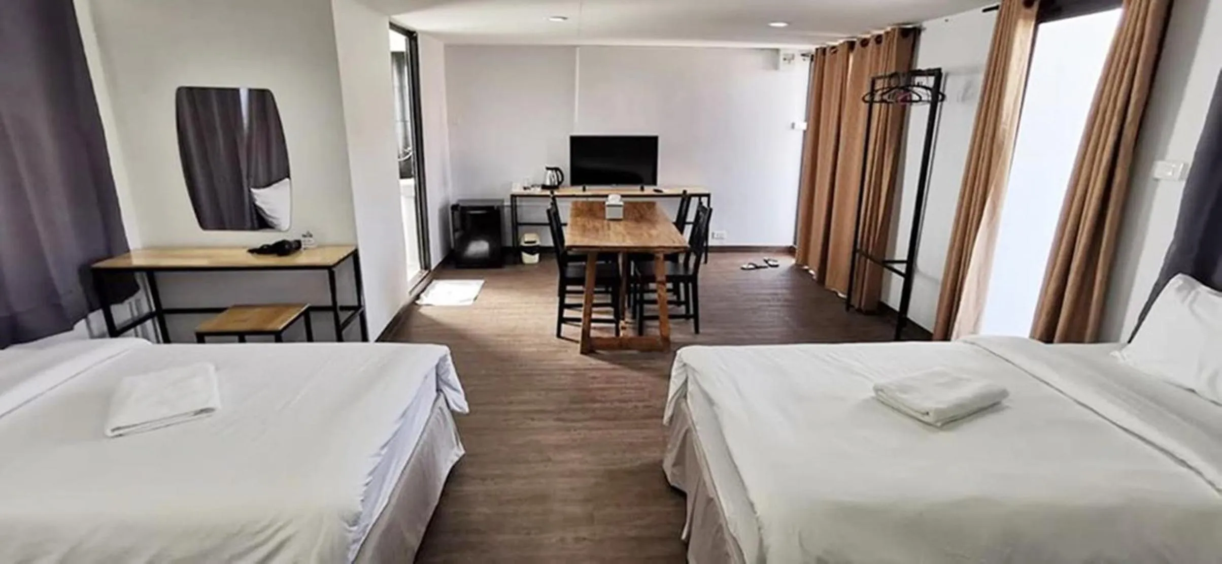 Communal lounge/ TV room in XX GO INN Chiang Mai University - CMU