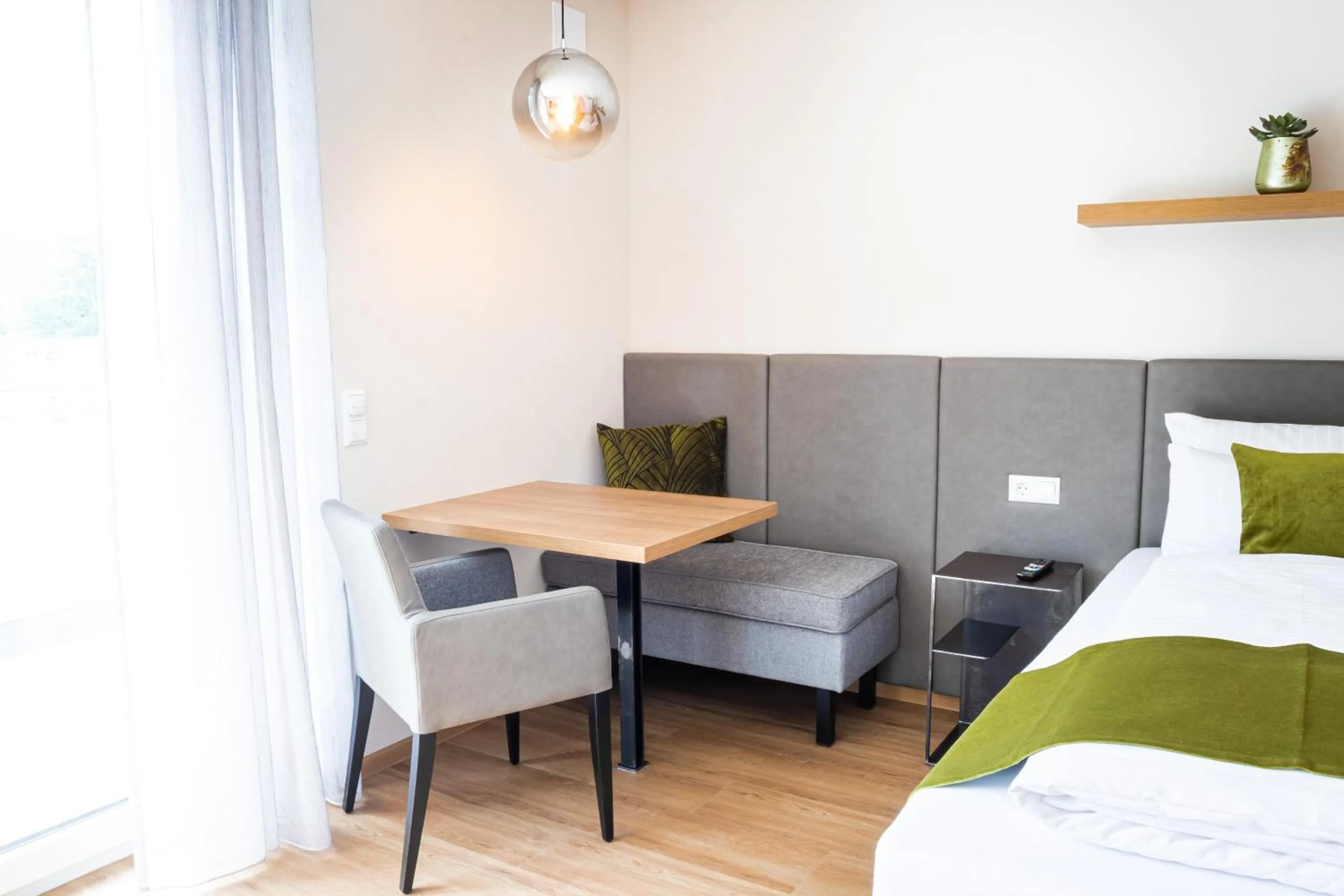 Seating area, Bed in bodenseezeit Apartmenthotel Garni